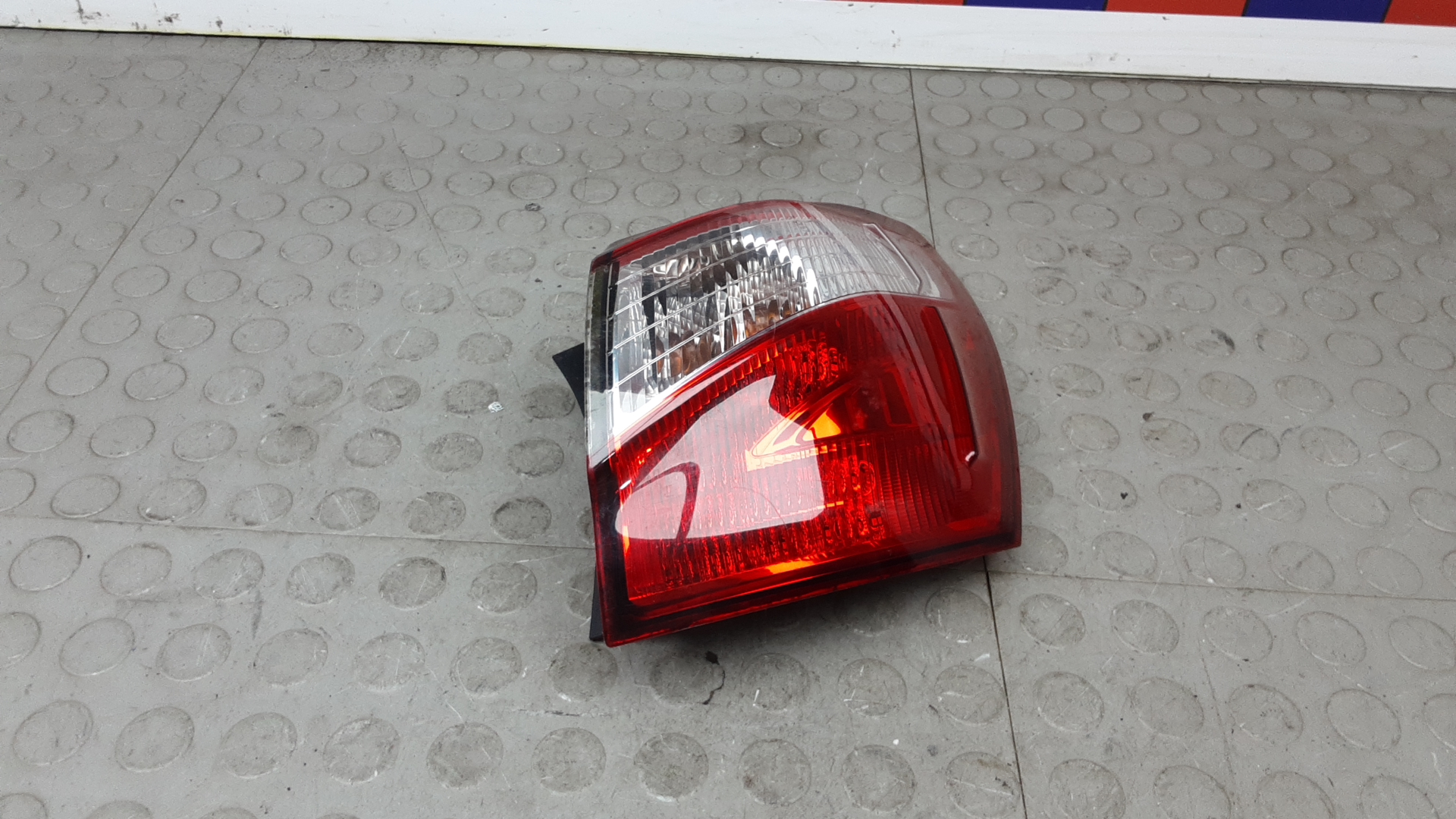 Фонарь задний правый Nissan Qashqai J10
