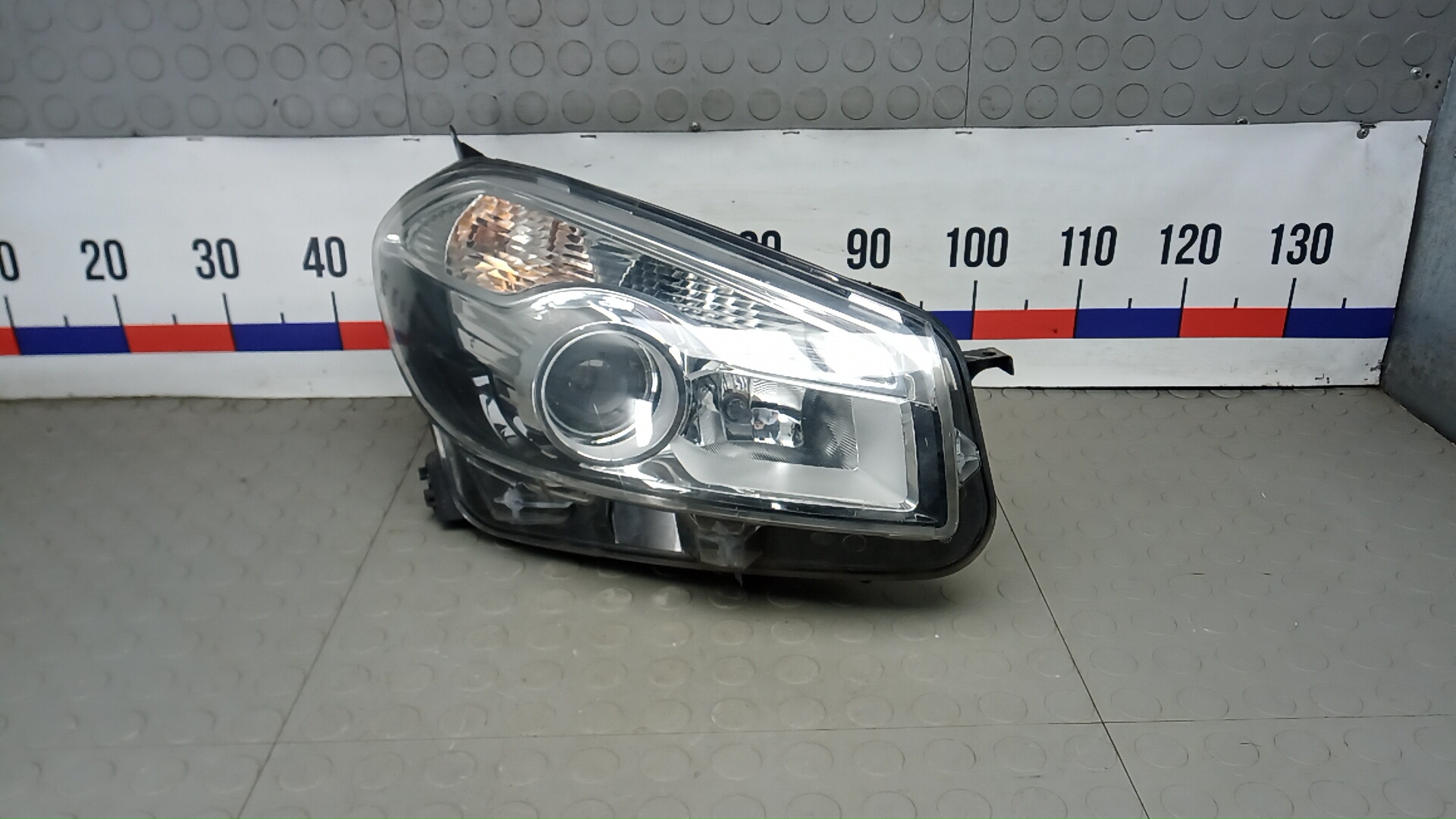 Фара правая Nissan Qashqai J10