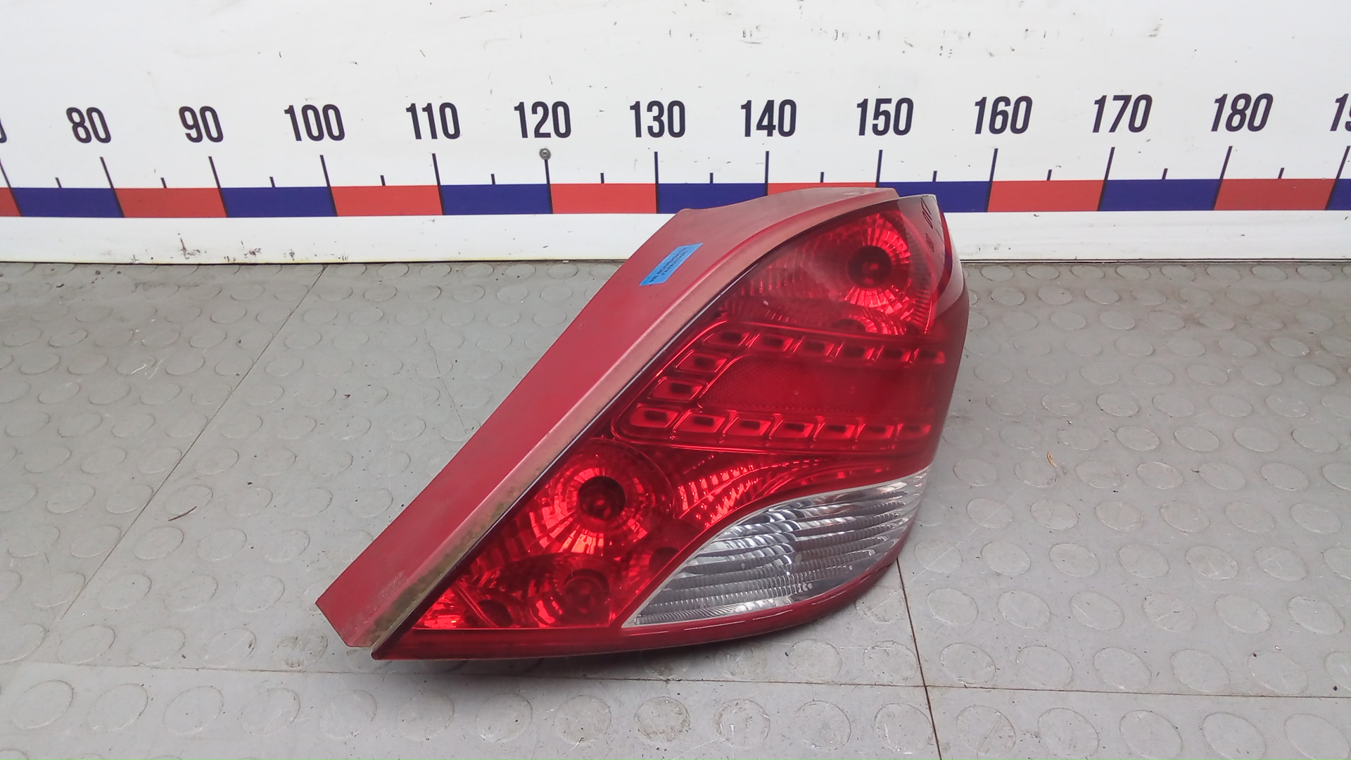 Фонарь задний правый Peugeot 207