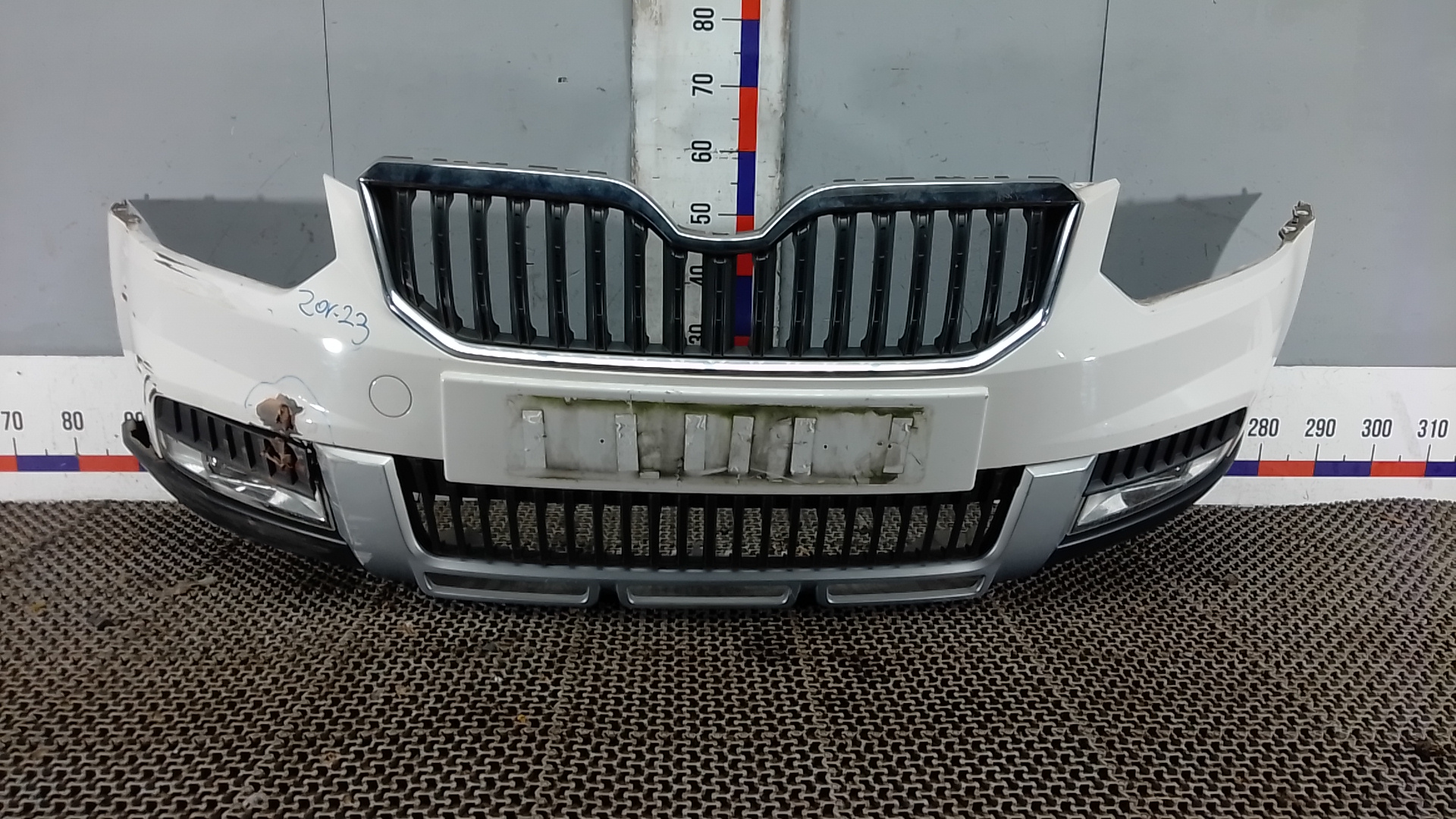 Бампер передний Skoda Yeti 1