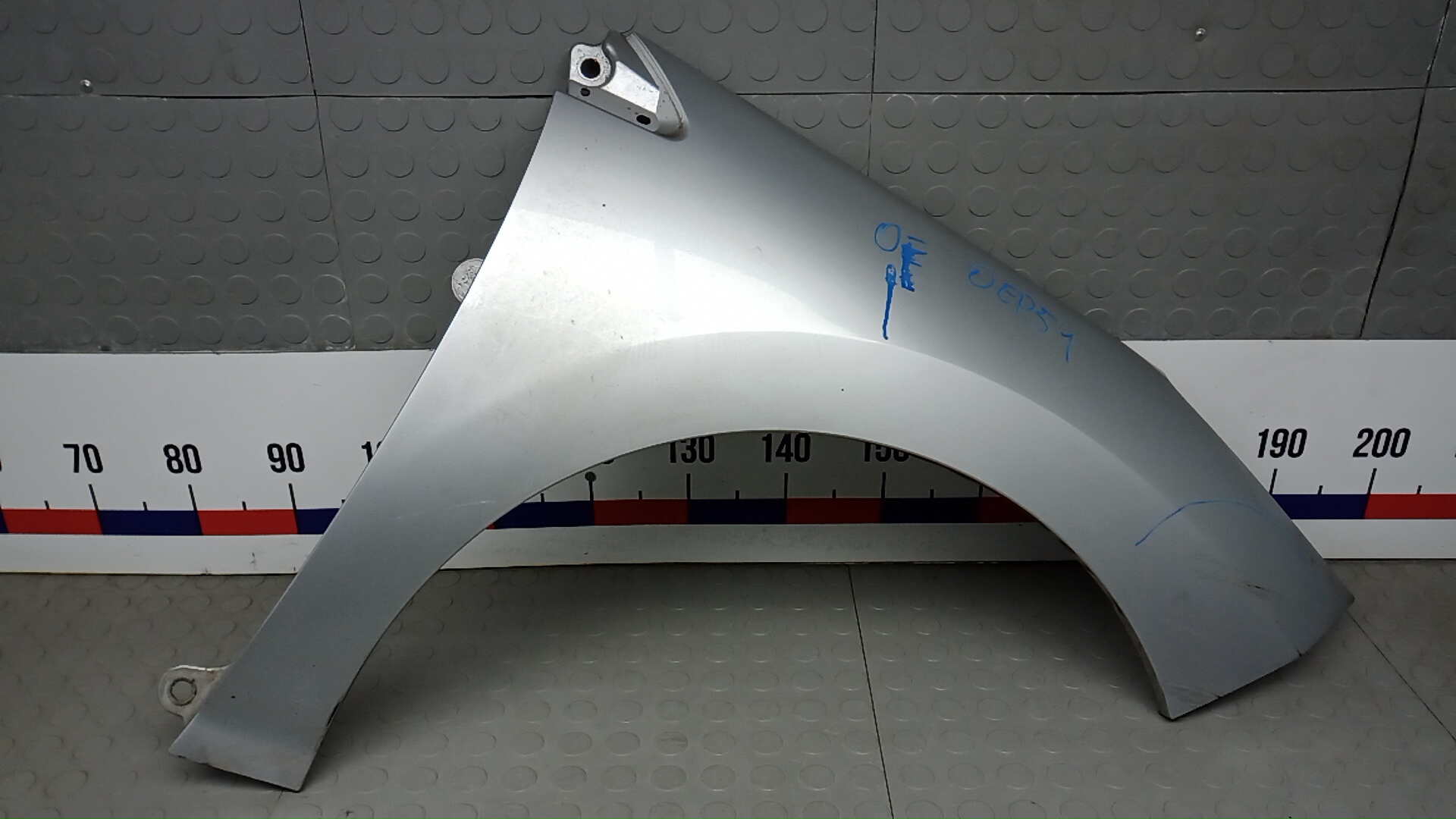 Крыло переднее правое Peugeot 308 1