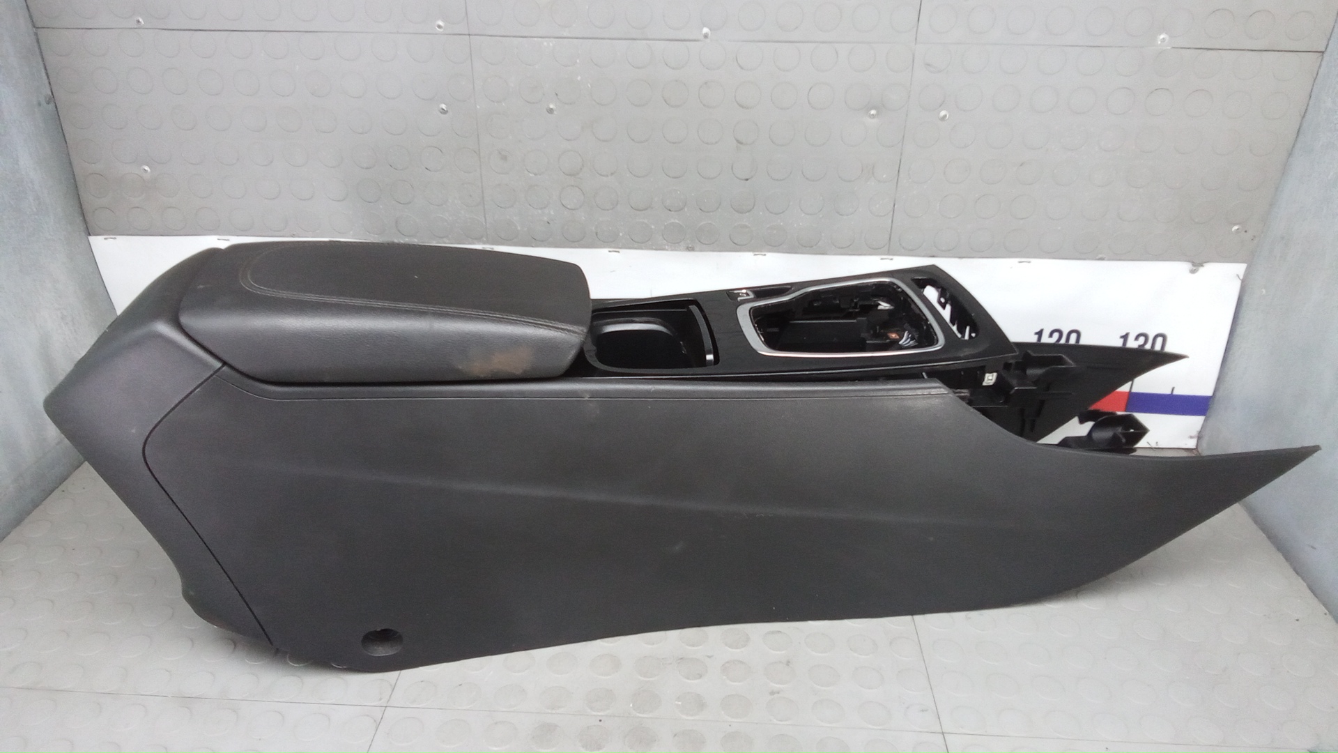 Подлокотник центральный Opel Insignia 2