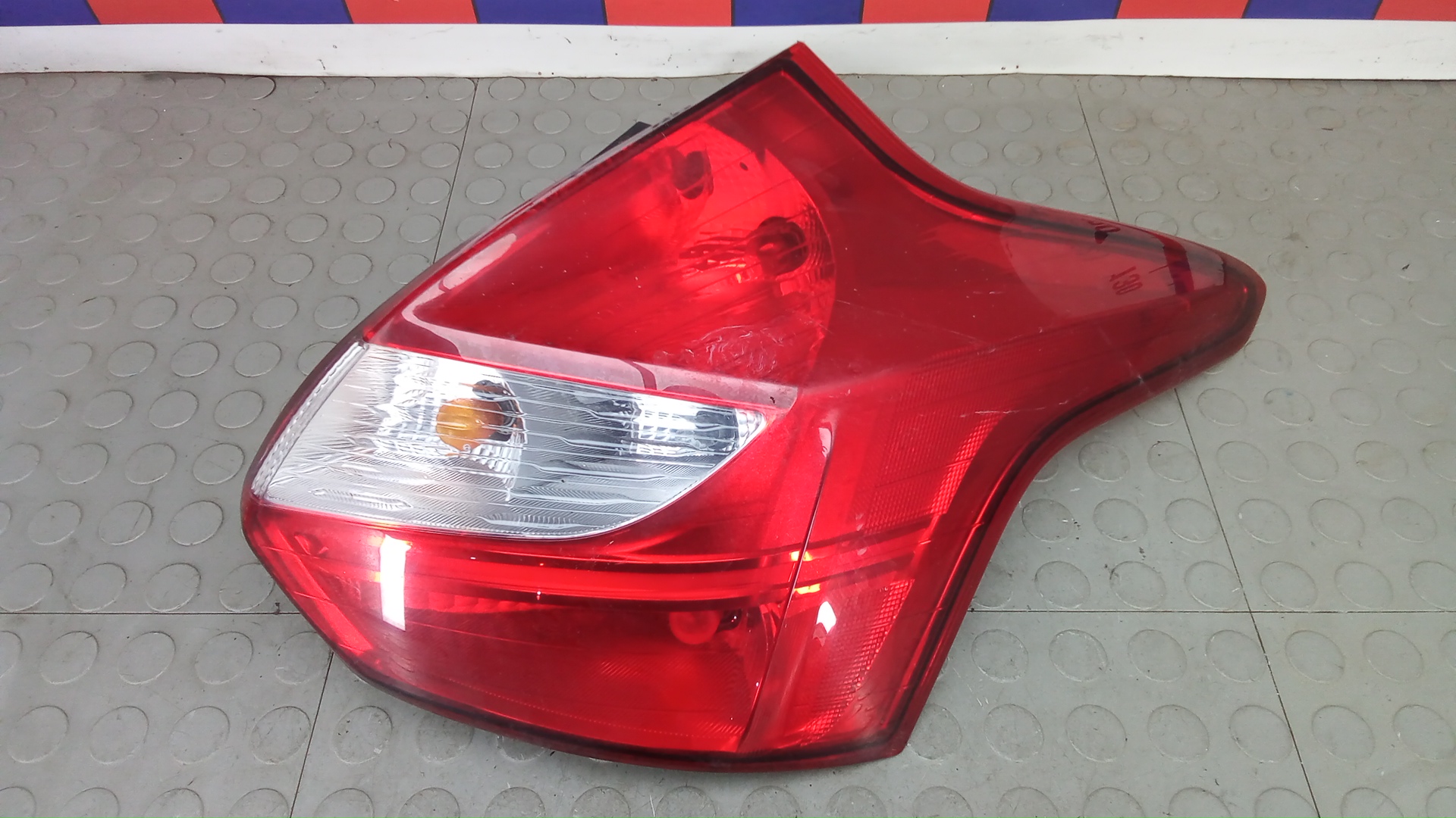 Фонарь задний правый Ford Focus 3