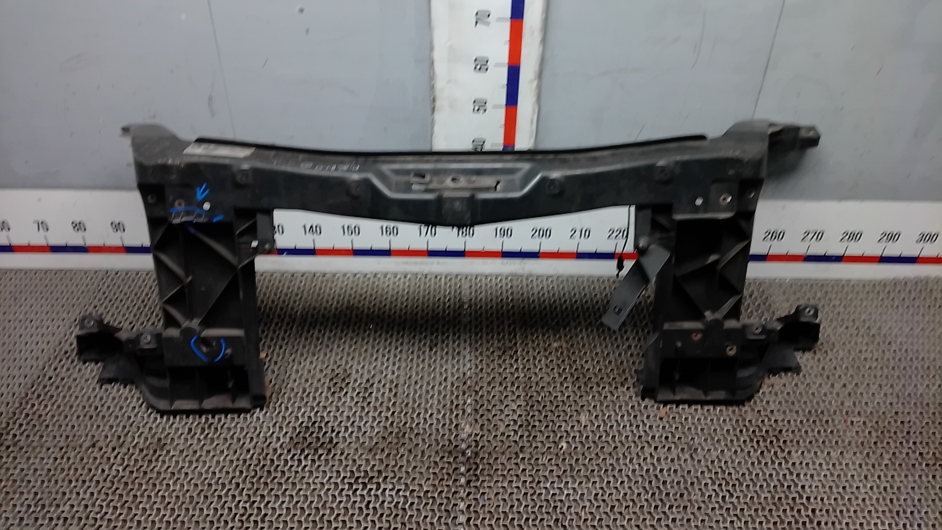 Передняя панель крепления облицовки (телевизор) Volkswagen Crafter 1