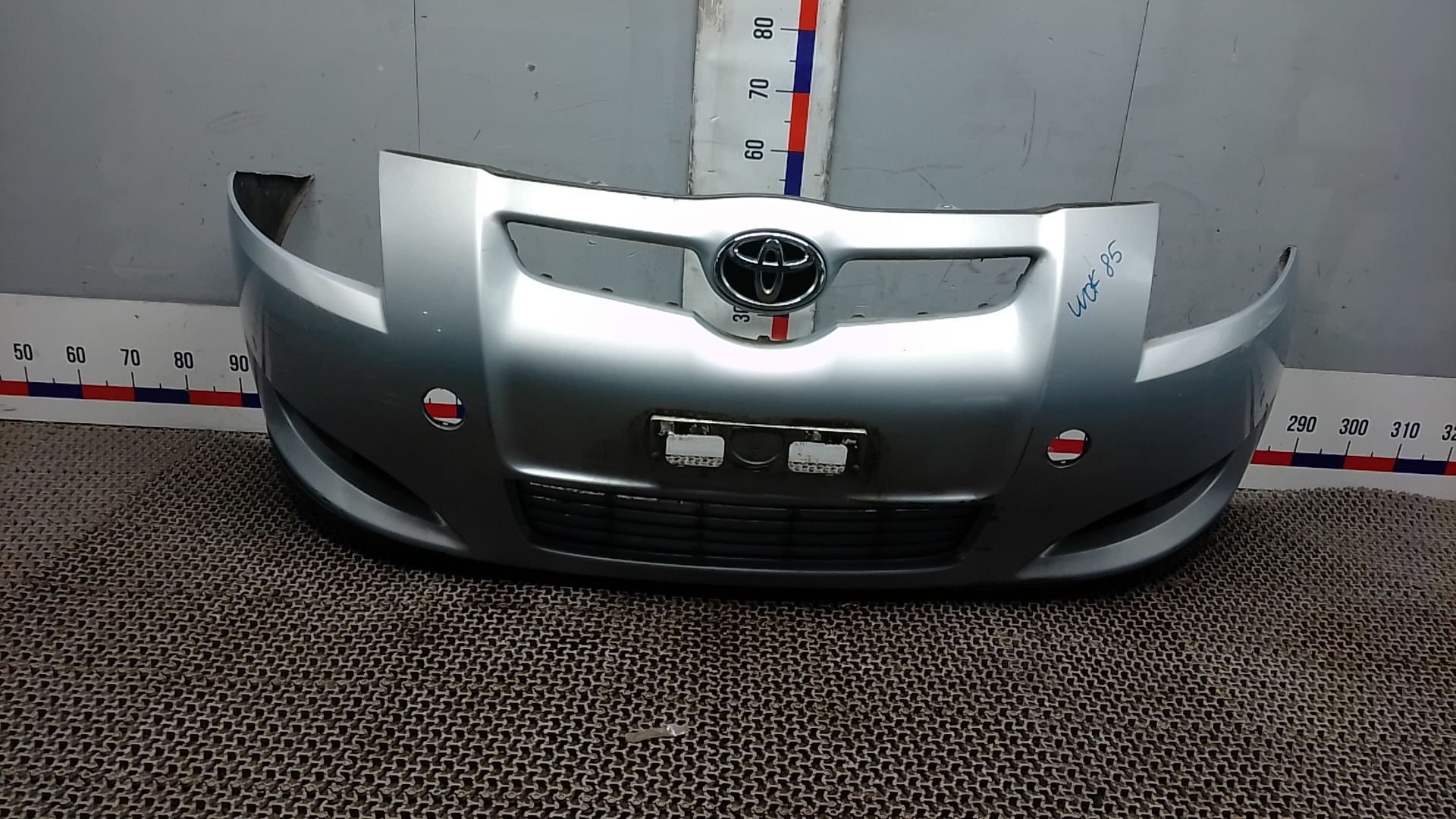 Бампер передний Toyota Auris E150