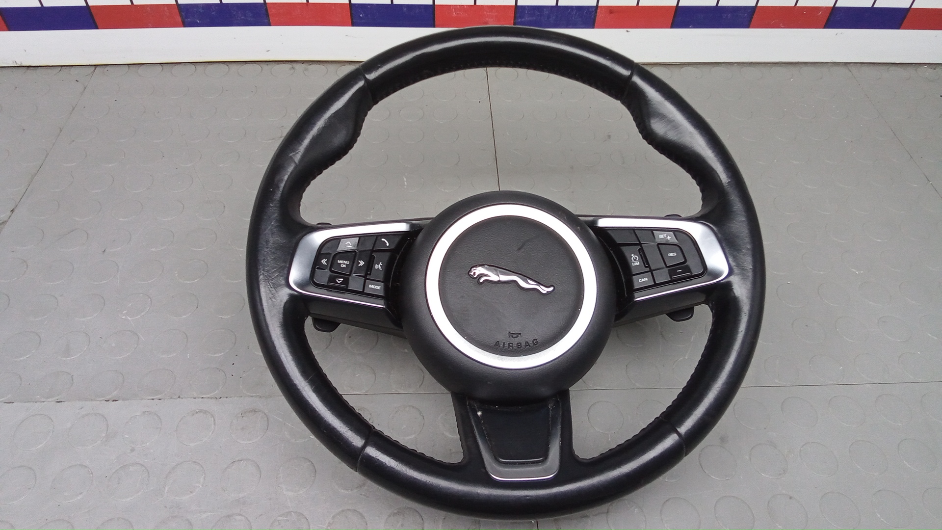 Руль Jaguar F-Pace 1