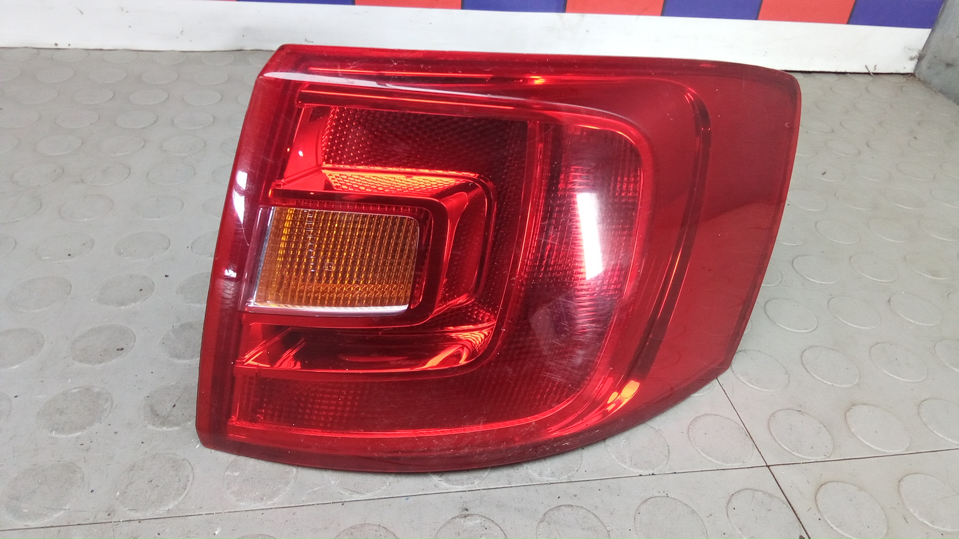 Фонарь задний правый Volkswagen Jetta 6