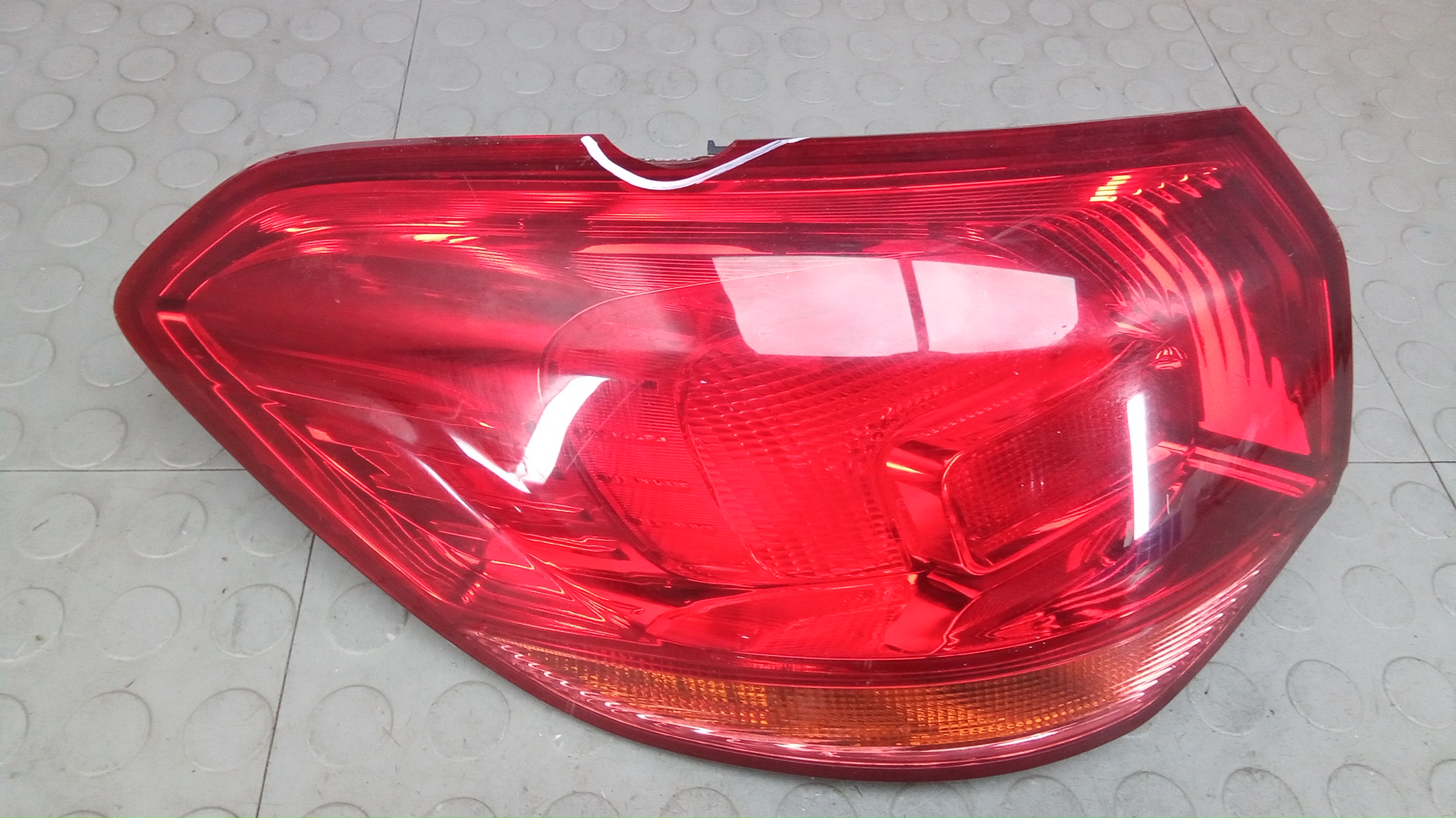 Фонарь задний левый Opel Astra J