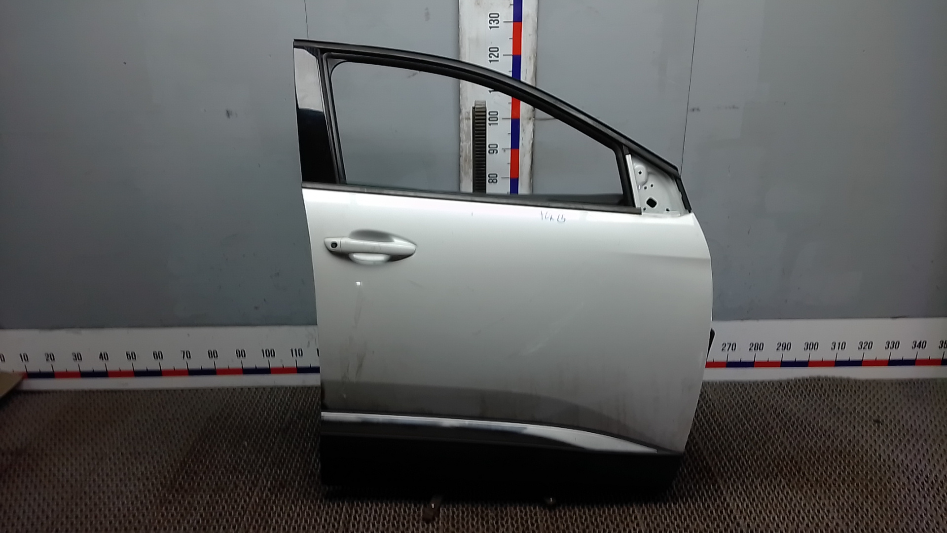 Дверь передняя правая Peugeot 3008 2