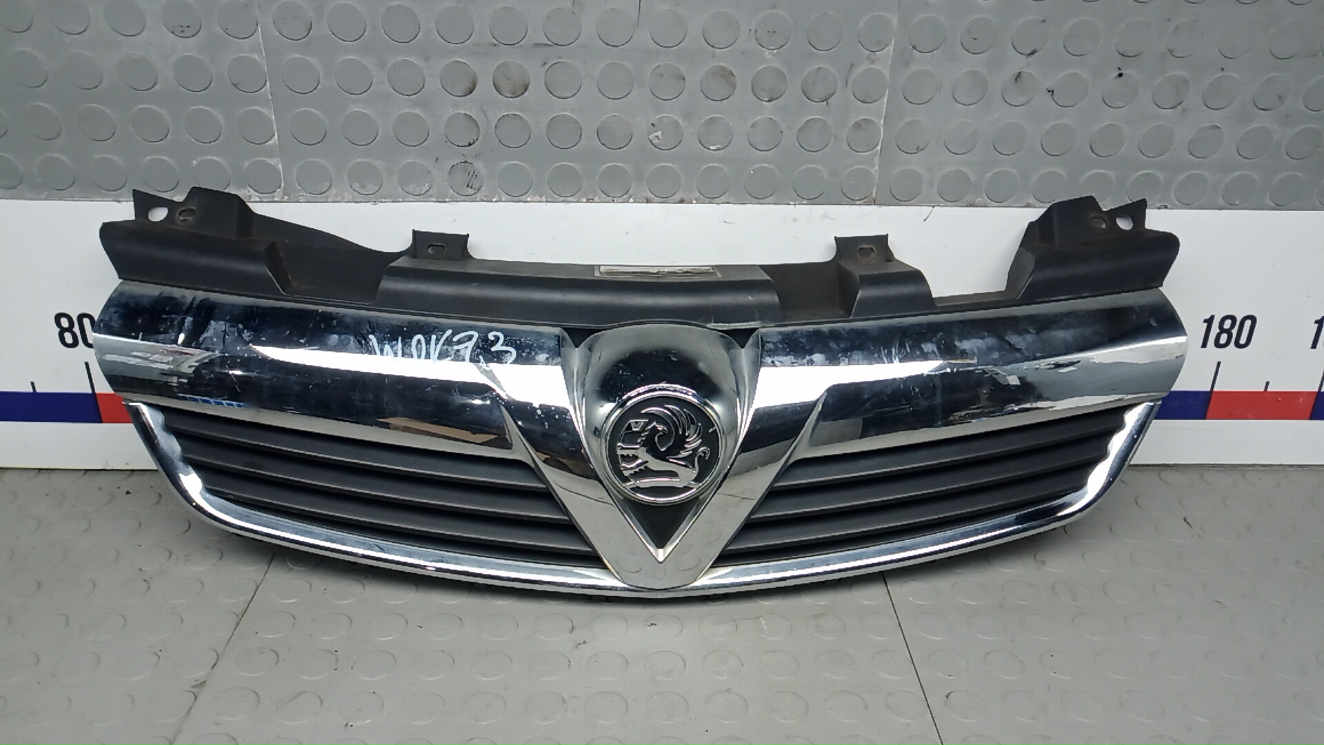 Решетка радиатора Opel Zafira B