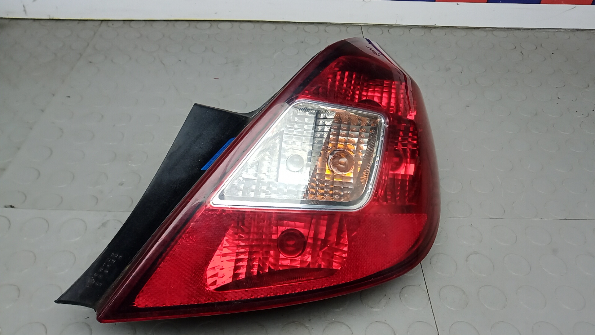 Фонарь задний правый Opel Corsa D