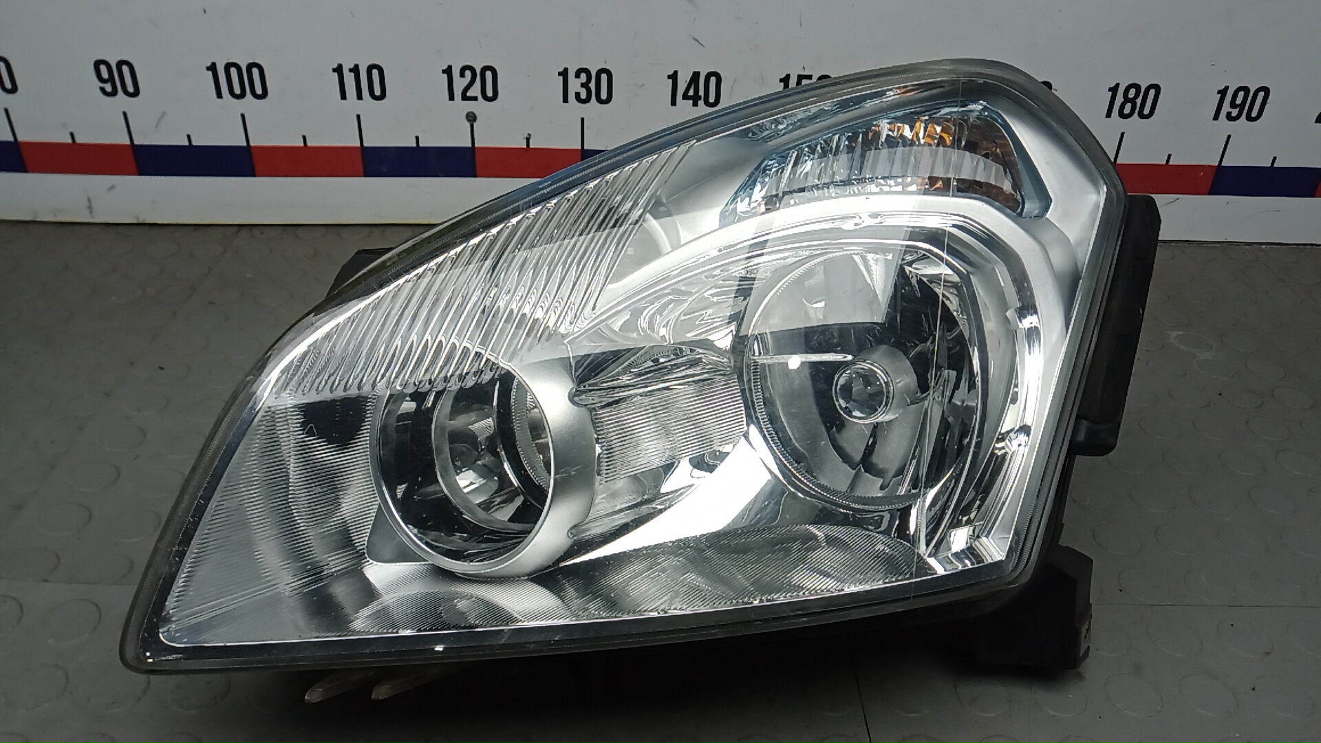Фара левая Nissan Qashqai J10