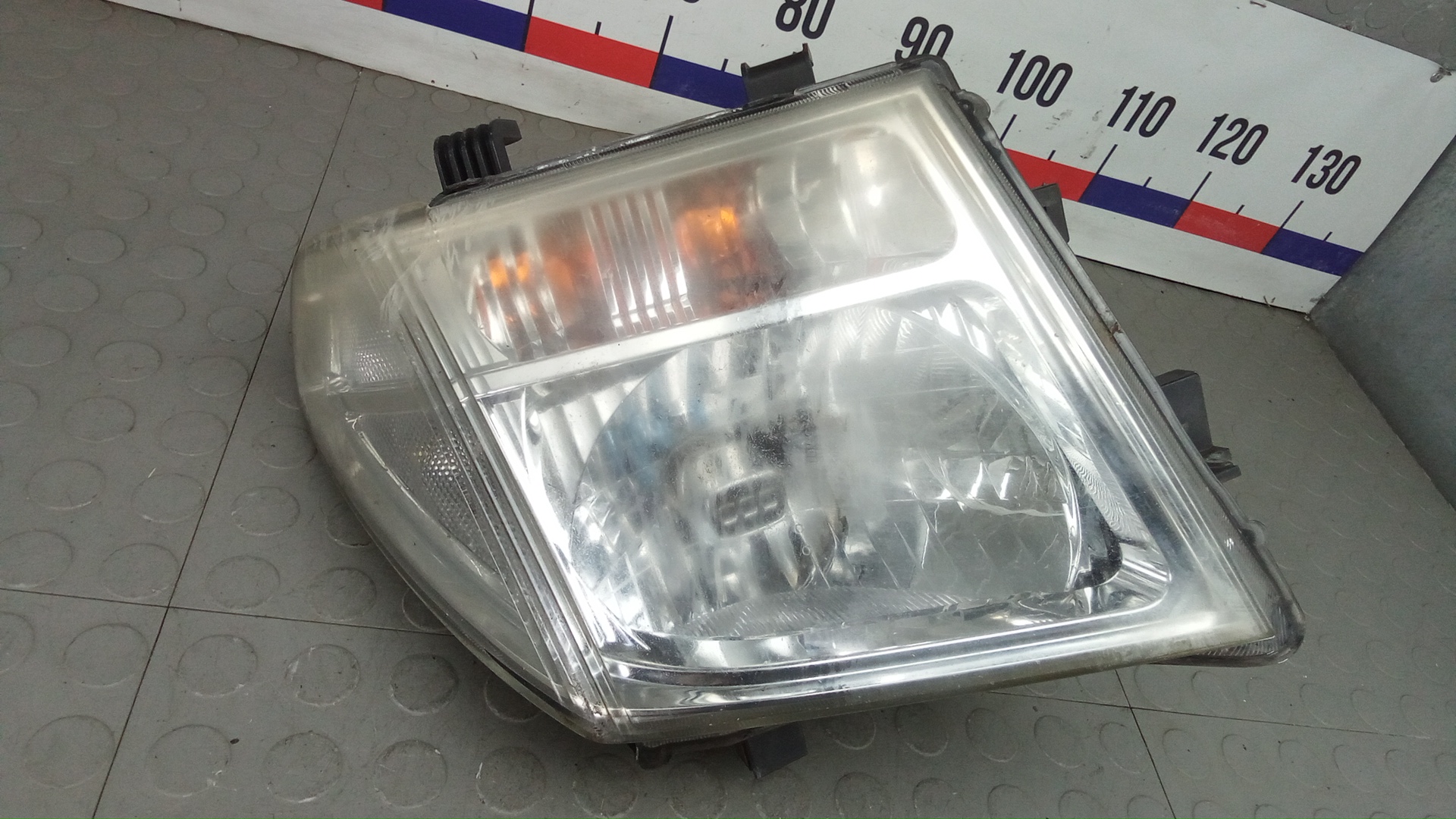 Фара правая Nissan Navara D40