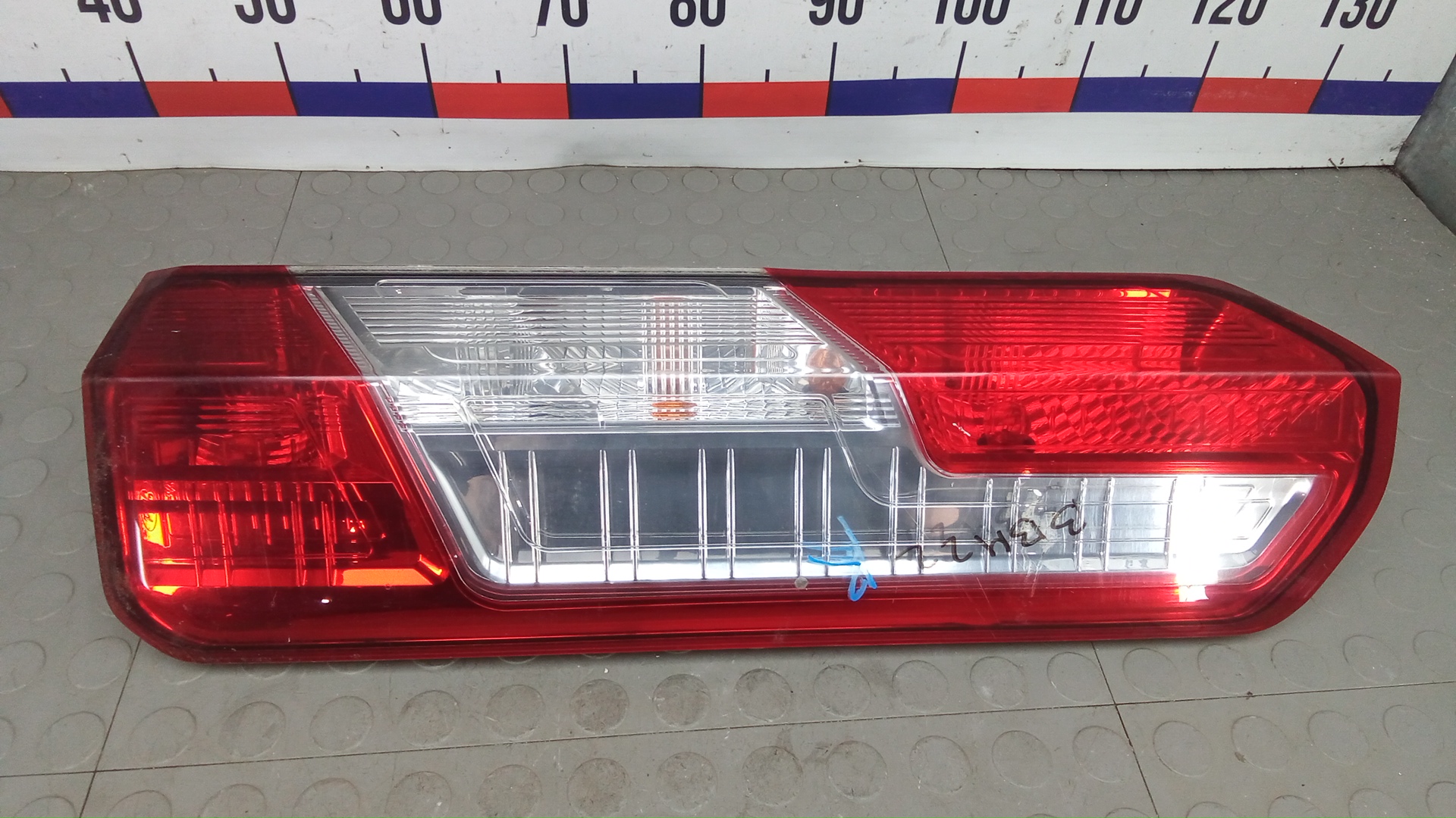 Фонарь задний правый Ford Transit 8