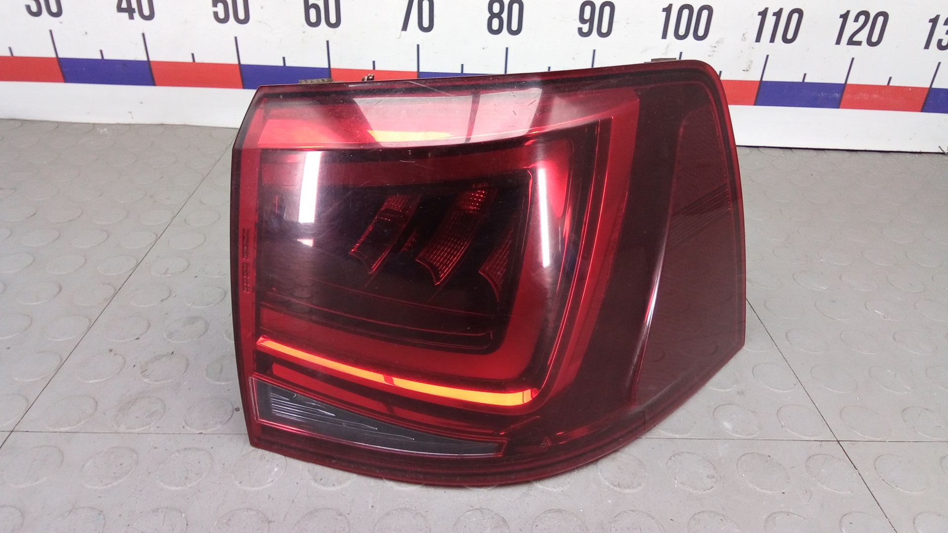 Фонарь задний правый Seat Alhambra 7N