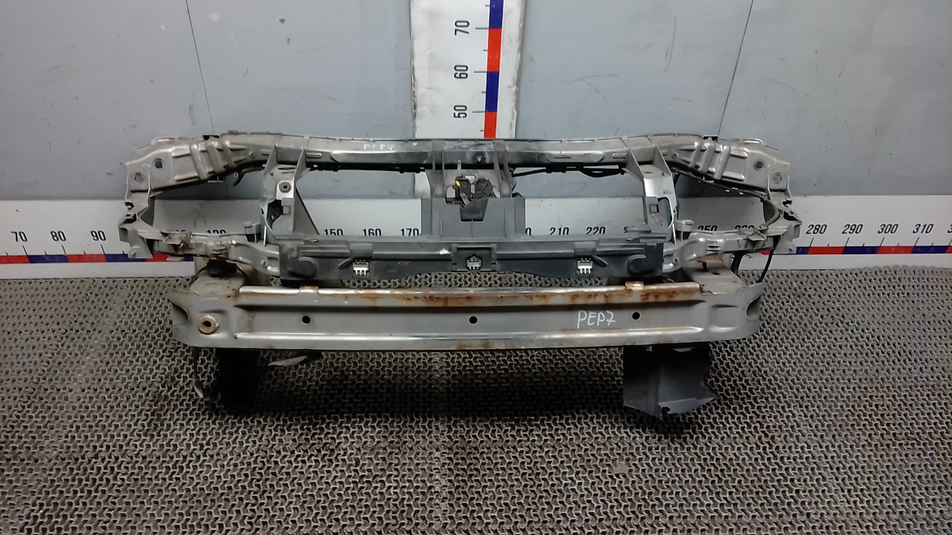 Передняя панель крепления облицовки (телевизор) Ford Galaxy 2