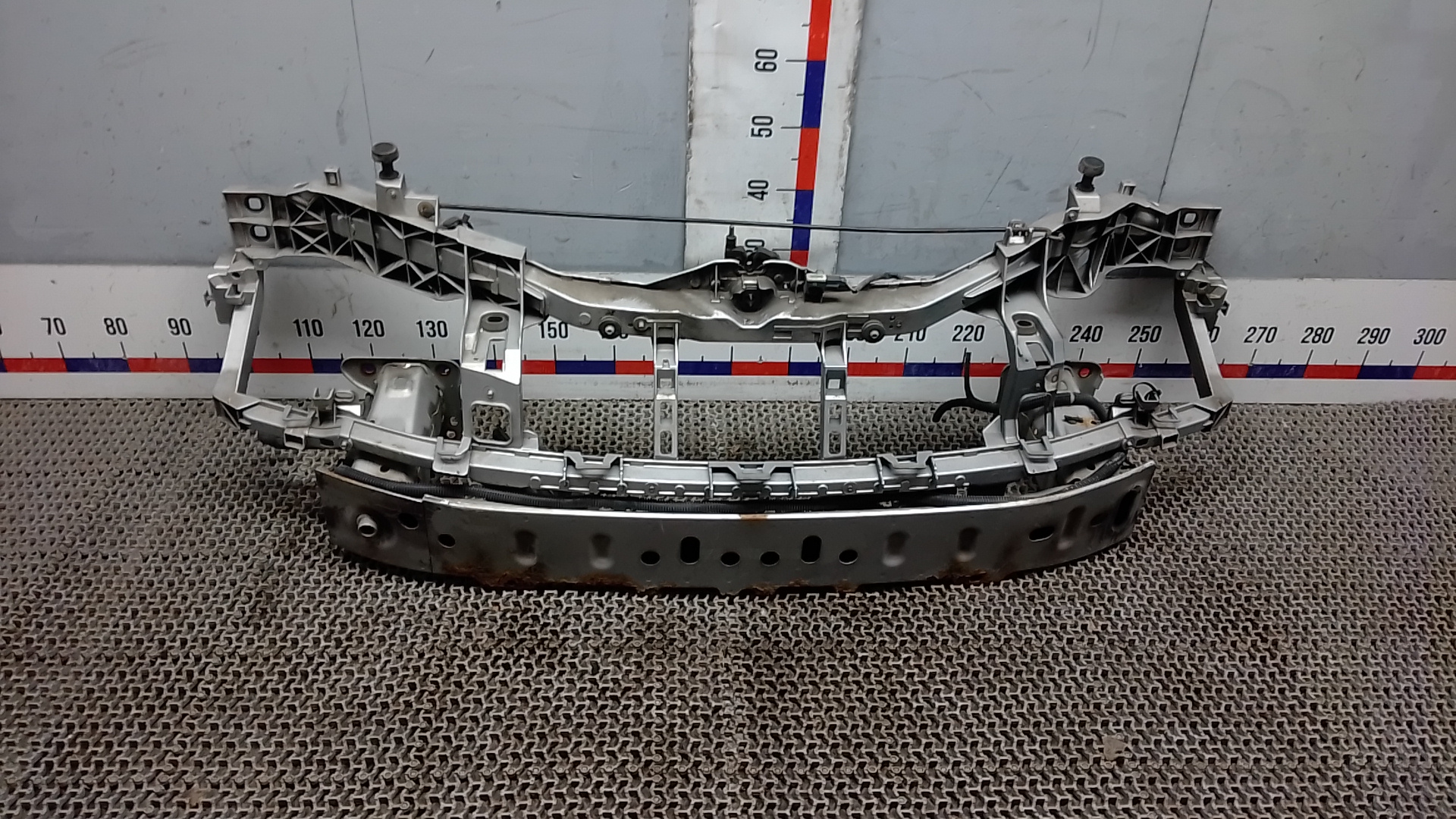 Передняя панель крепления облицовки (телевизор) Ford Kuga 1
