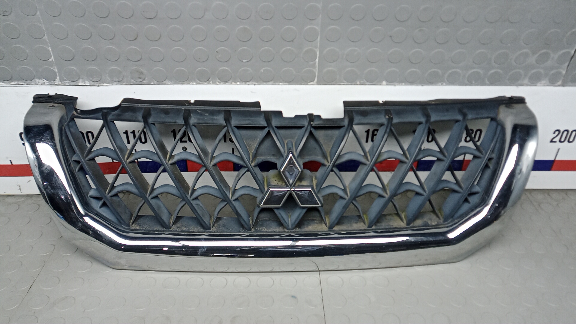 Решетка радиатора Mitsubishi Pajero Sport 1