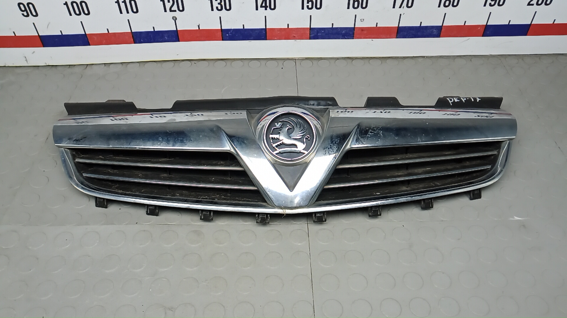 Решетка радиатора Opel Zafira B