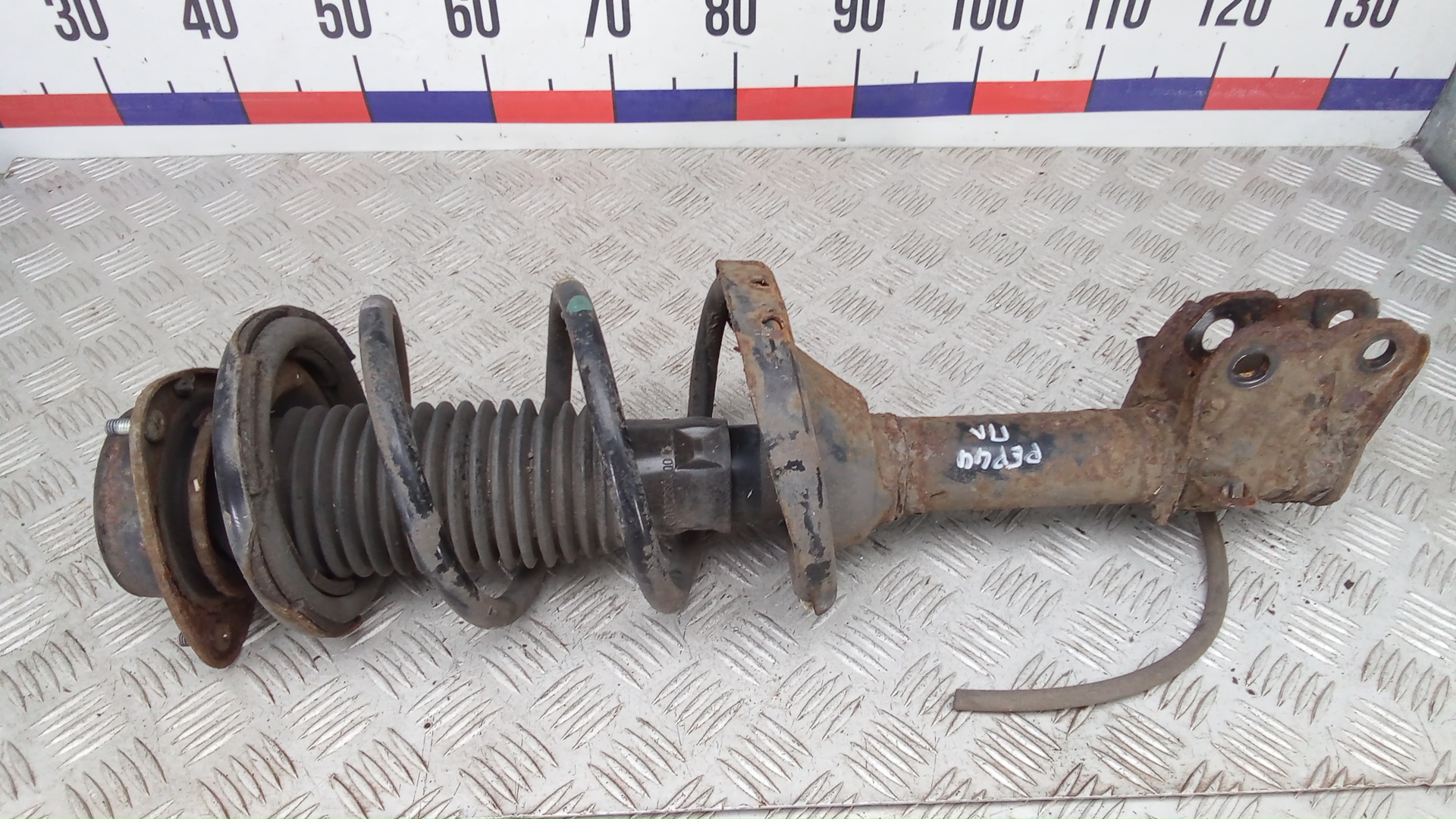 Стойка передняя левая Subaru Outback 4