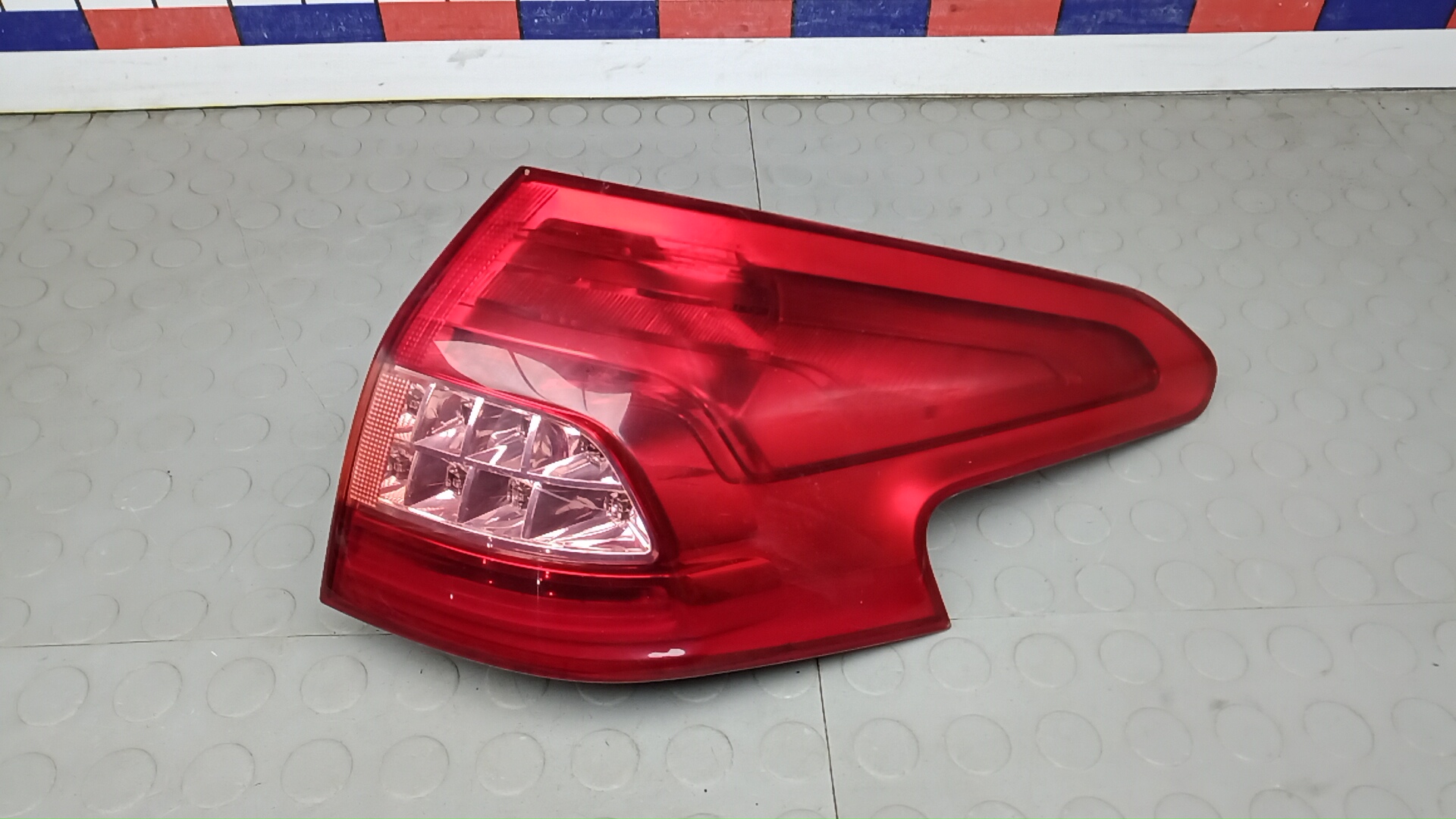 Фонарь задний правый Citroen C5 2