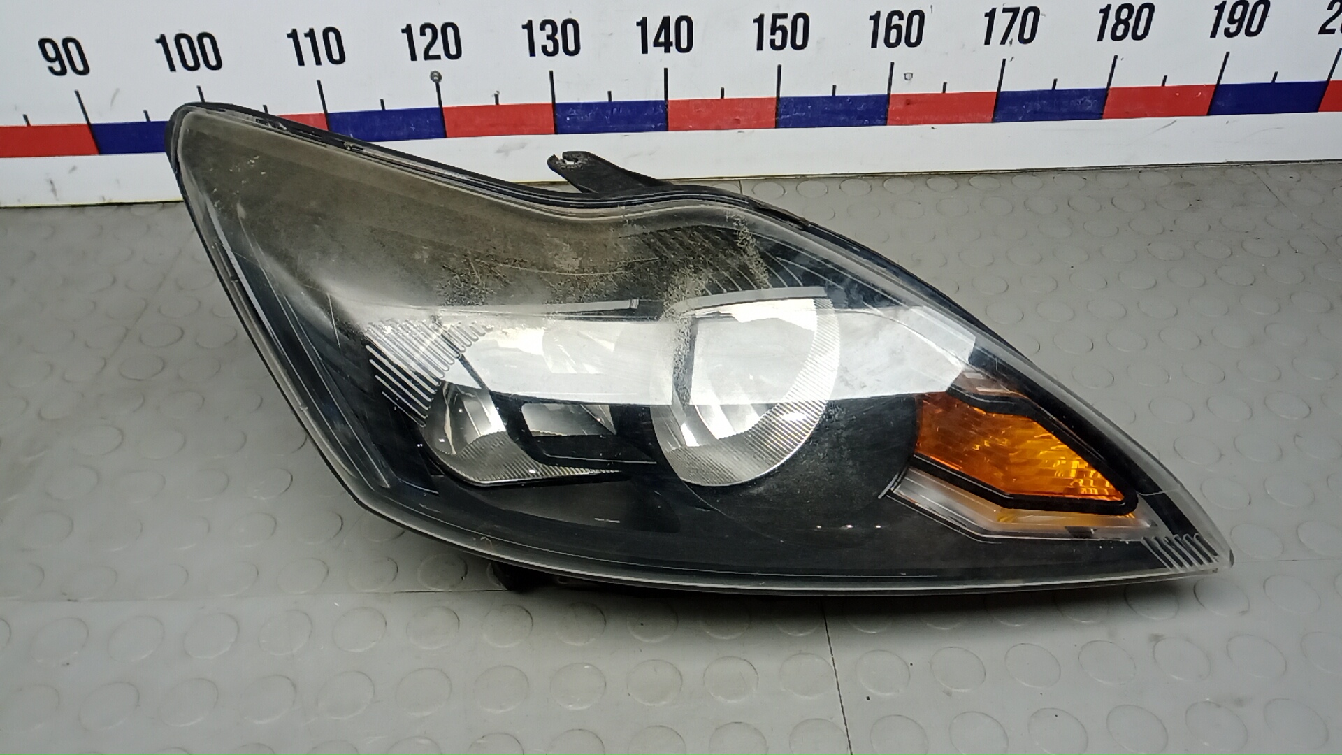 Фара правая Ford Focus 2