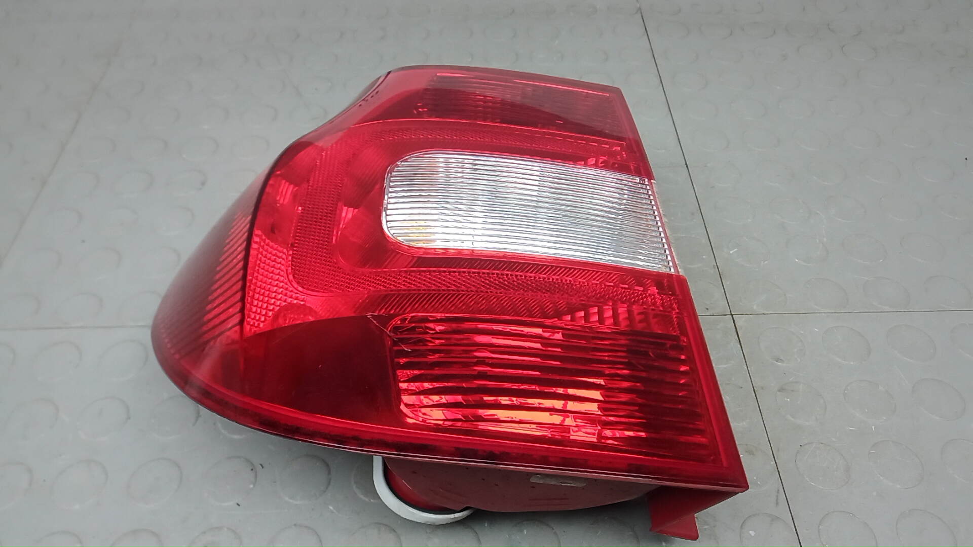 Фонарь задний левый Skoda Yeti 1
