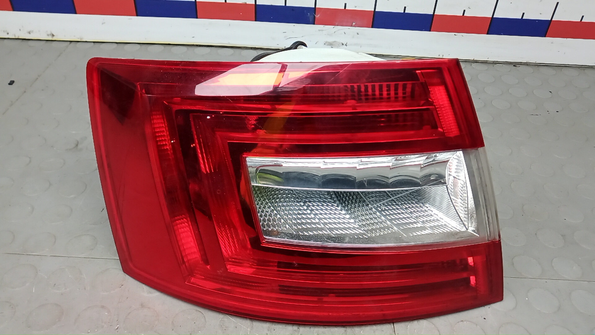 Фонарь задний левый Skoda Octavia A7
