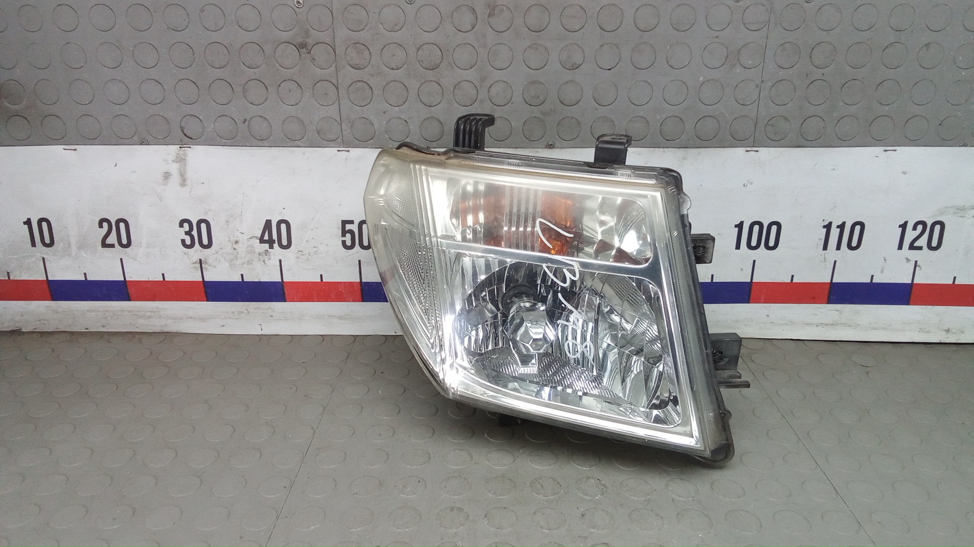 Фара правая Nissan Pathfinder R51