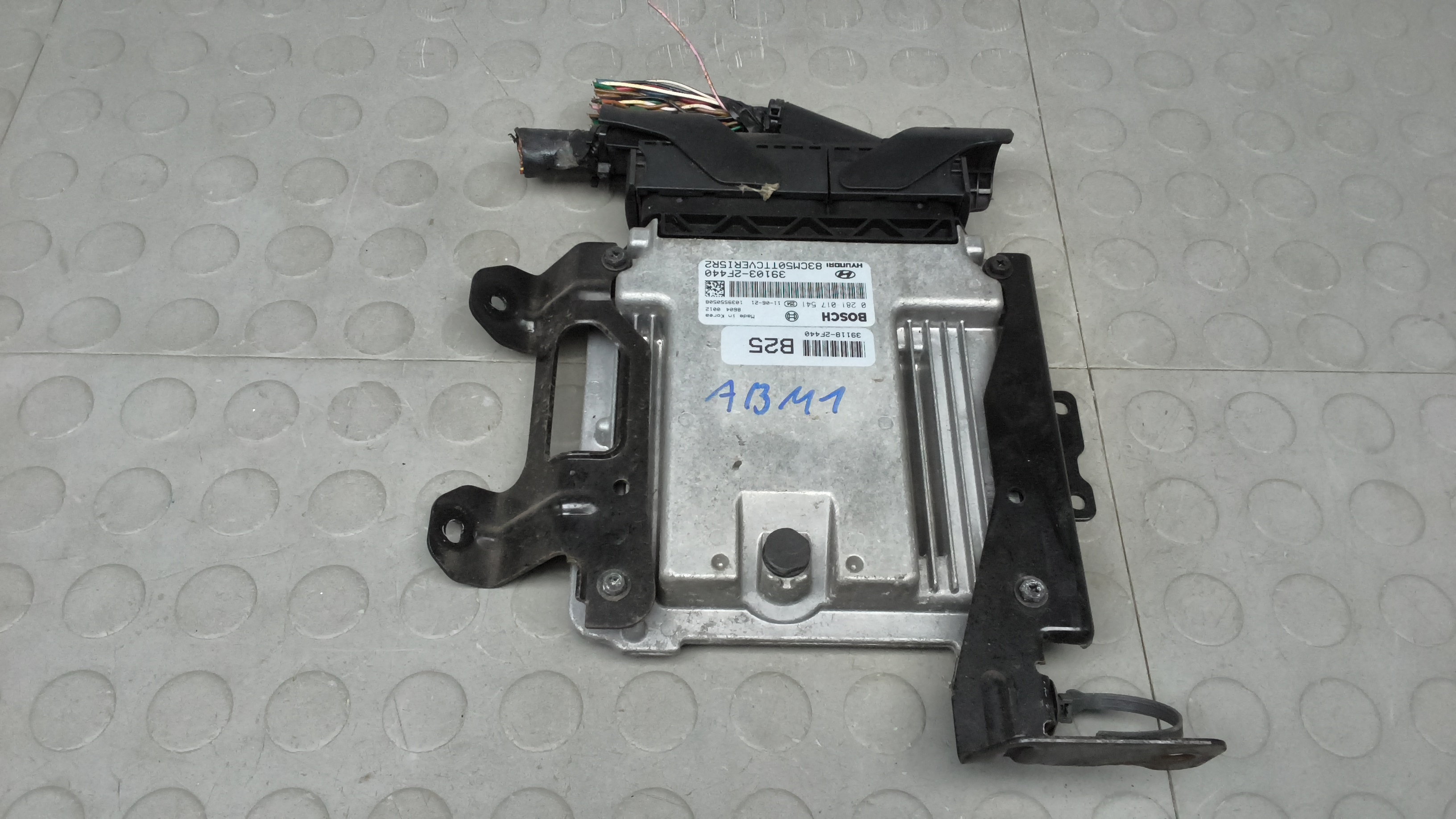 Блок управления двс Hyundai Santa Fe 2