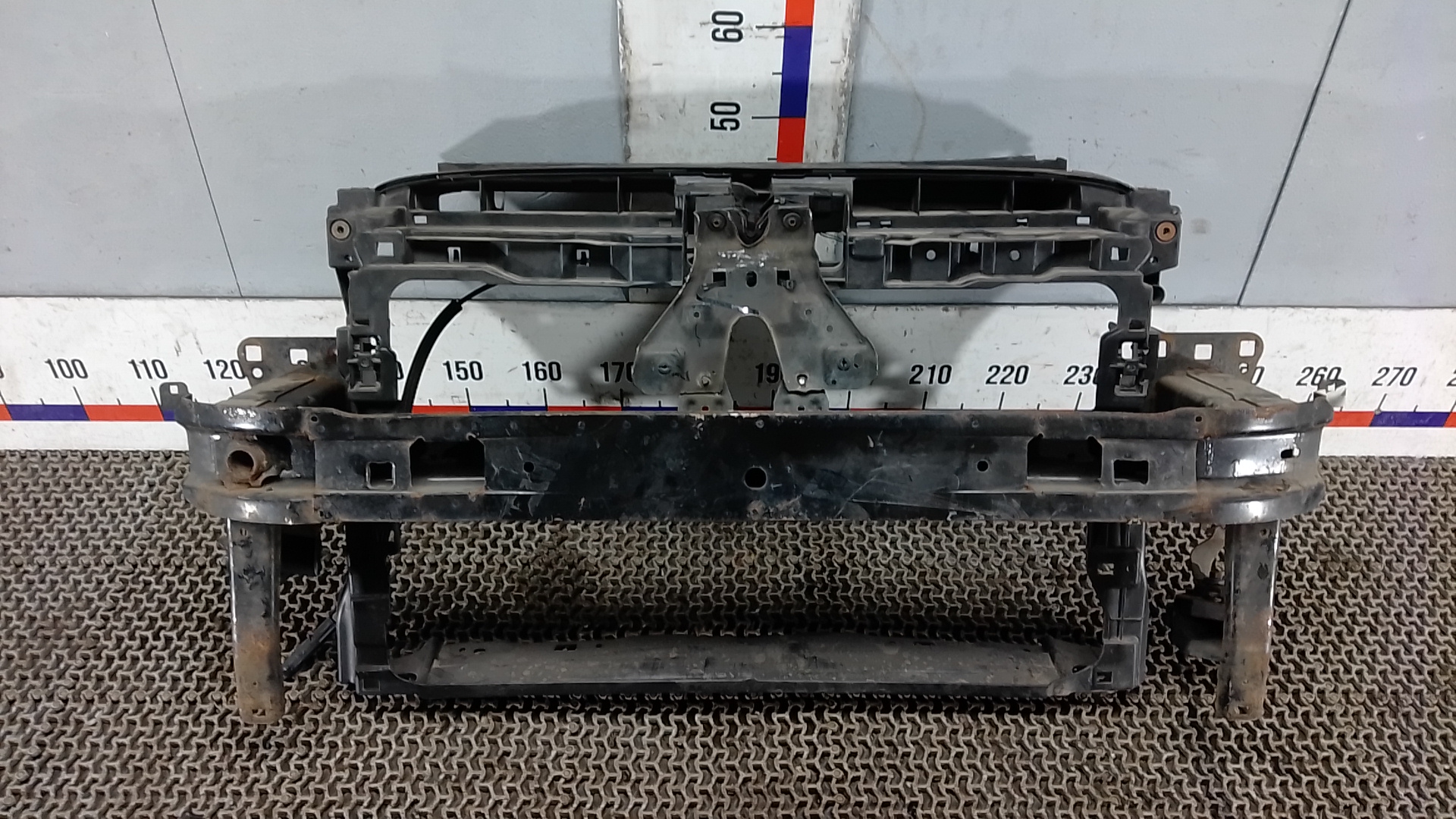 Передняя панель крепления облицовки (телевизор) Volkswagen Passat B8