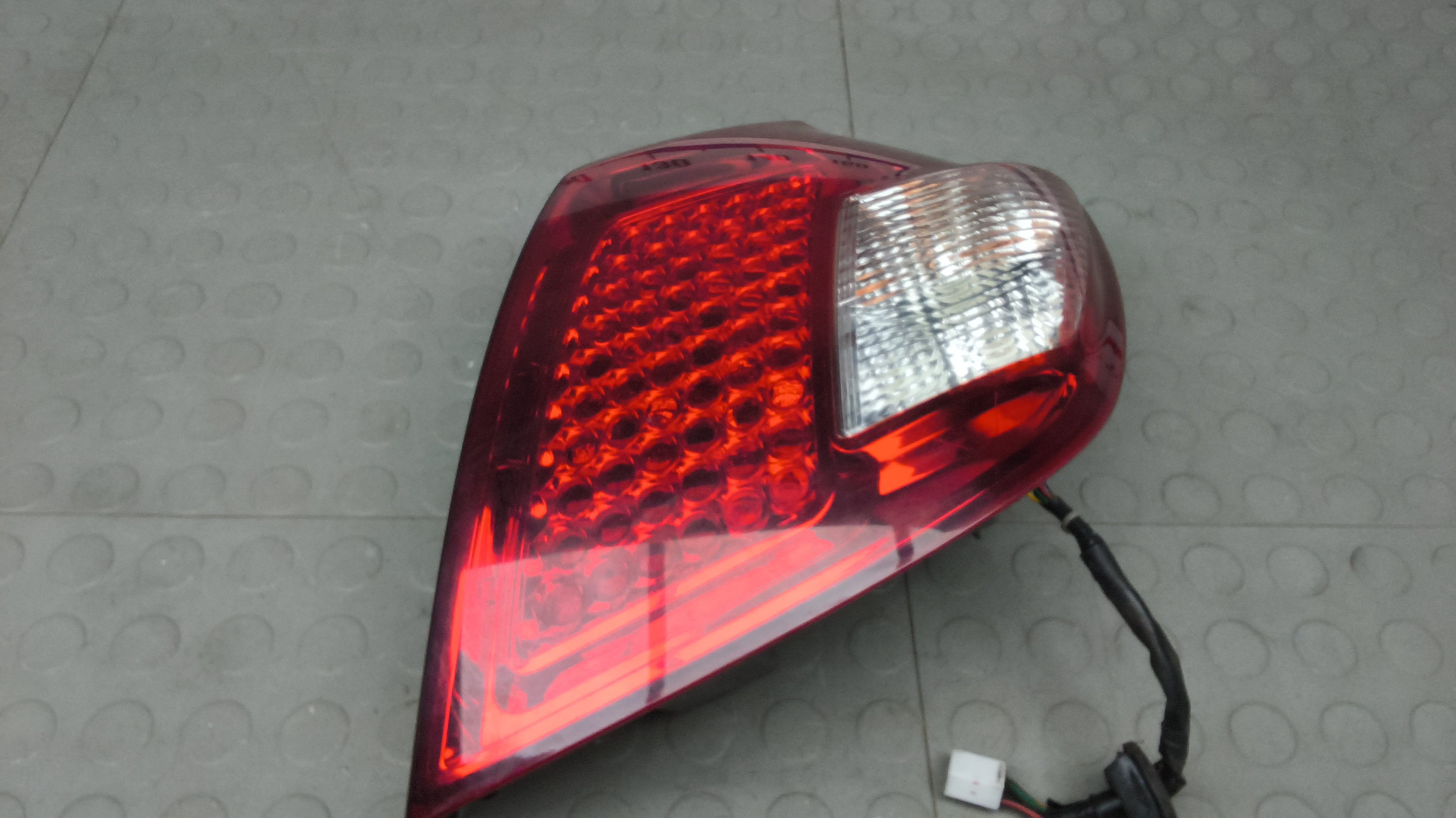 Фонарь задний правый Kia Ceed 1