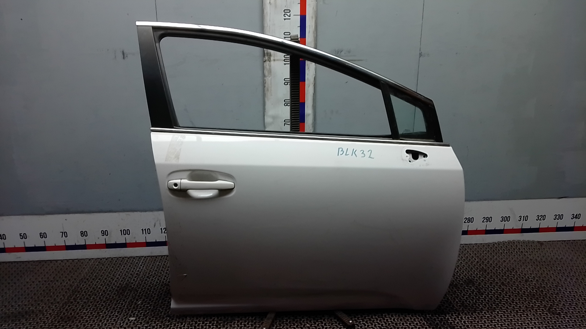 Дверь передняя правая Toyota Avensis T27
