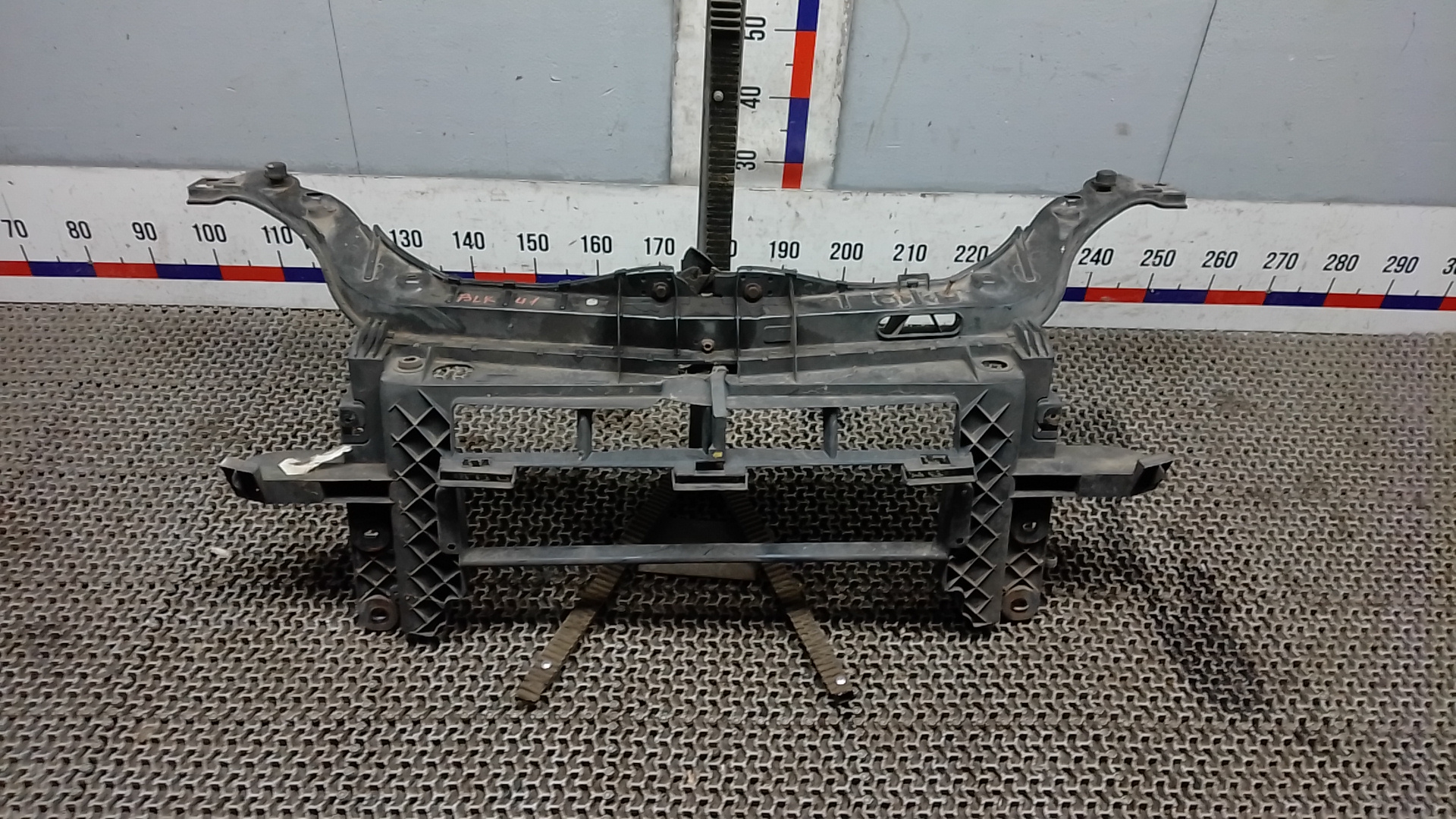 Передняя панель крепления облицовки (телевизор) Ford Fusion 1