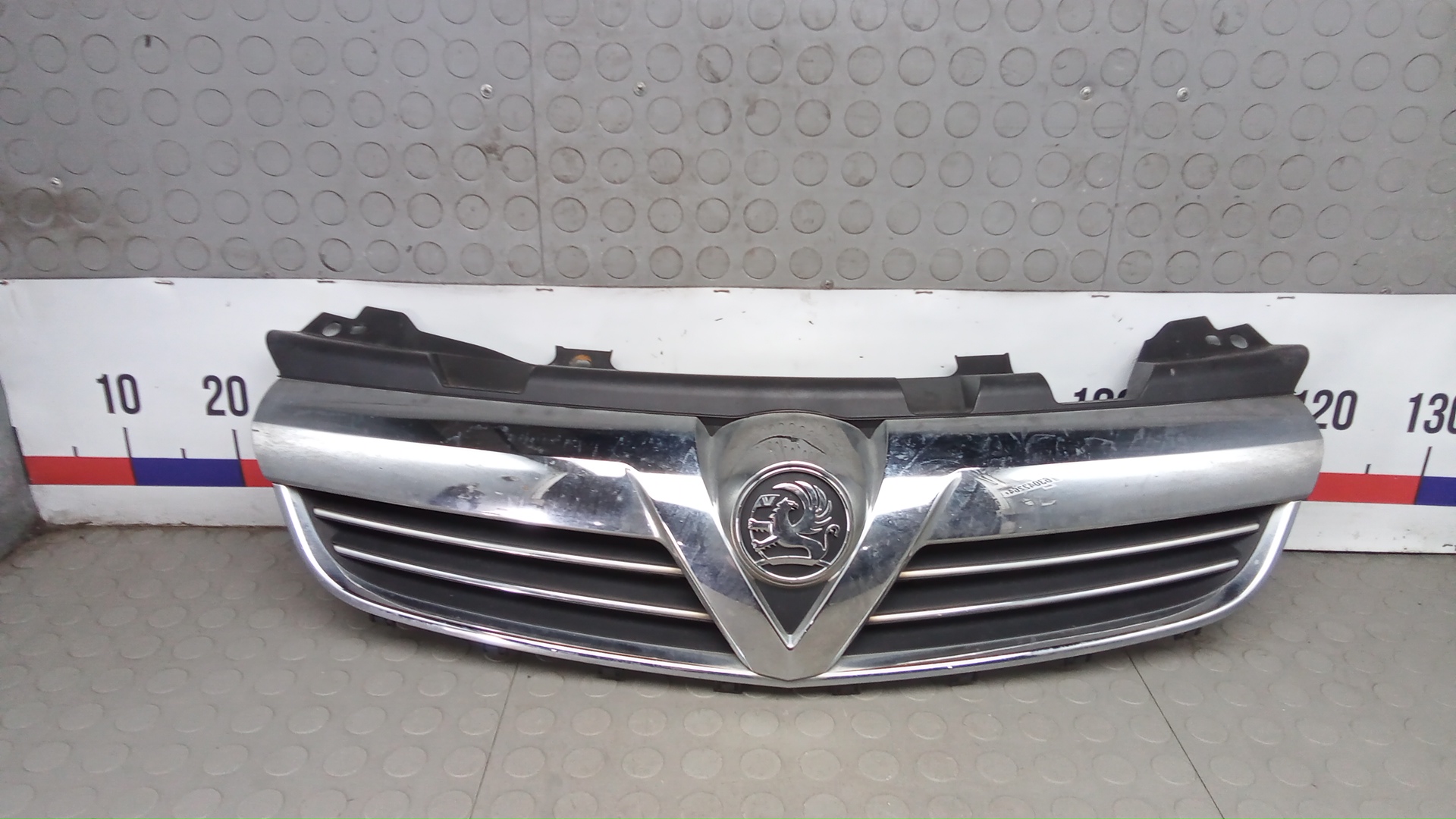 Решетка радиатора Opel Zafira B