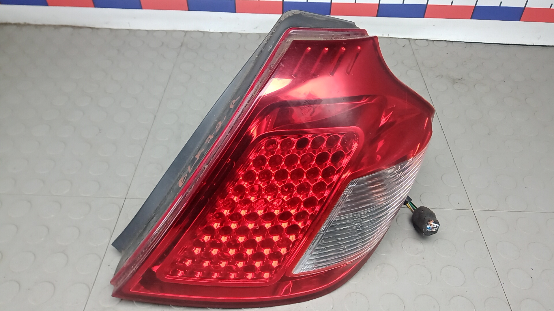 Фонарь задний правый Kia Ceed 1