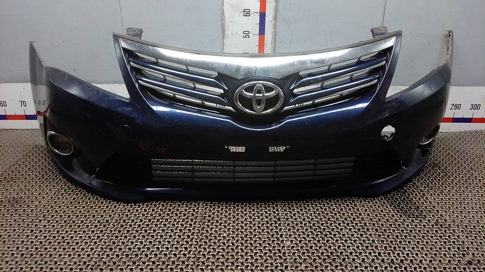 Бампер передний Toyota Avensis T27