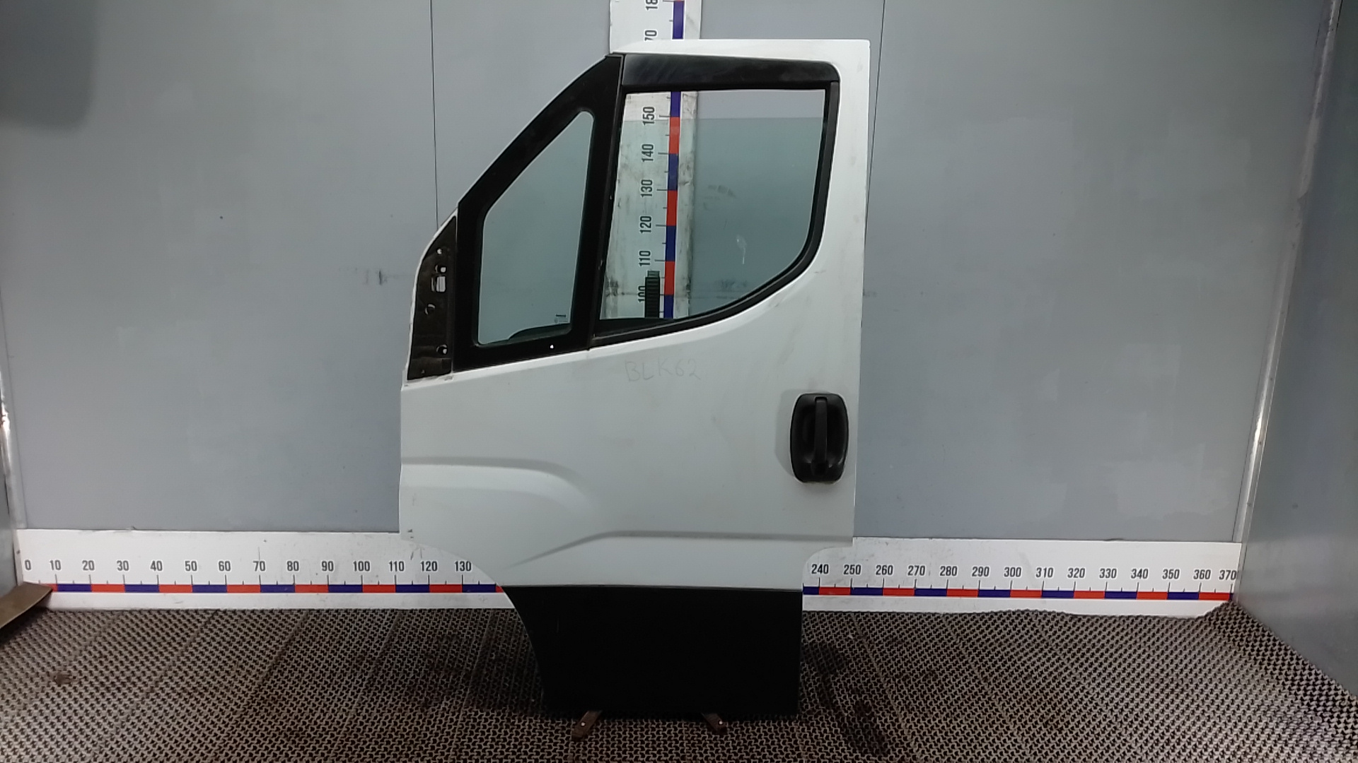 Дверь передняя левая Iveco Daily 6