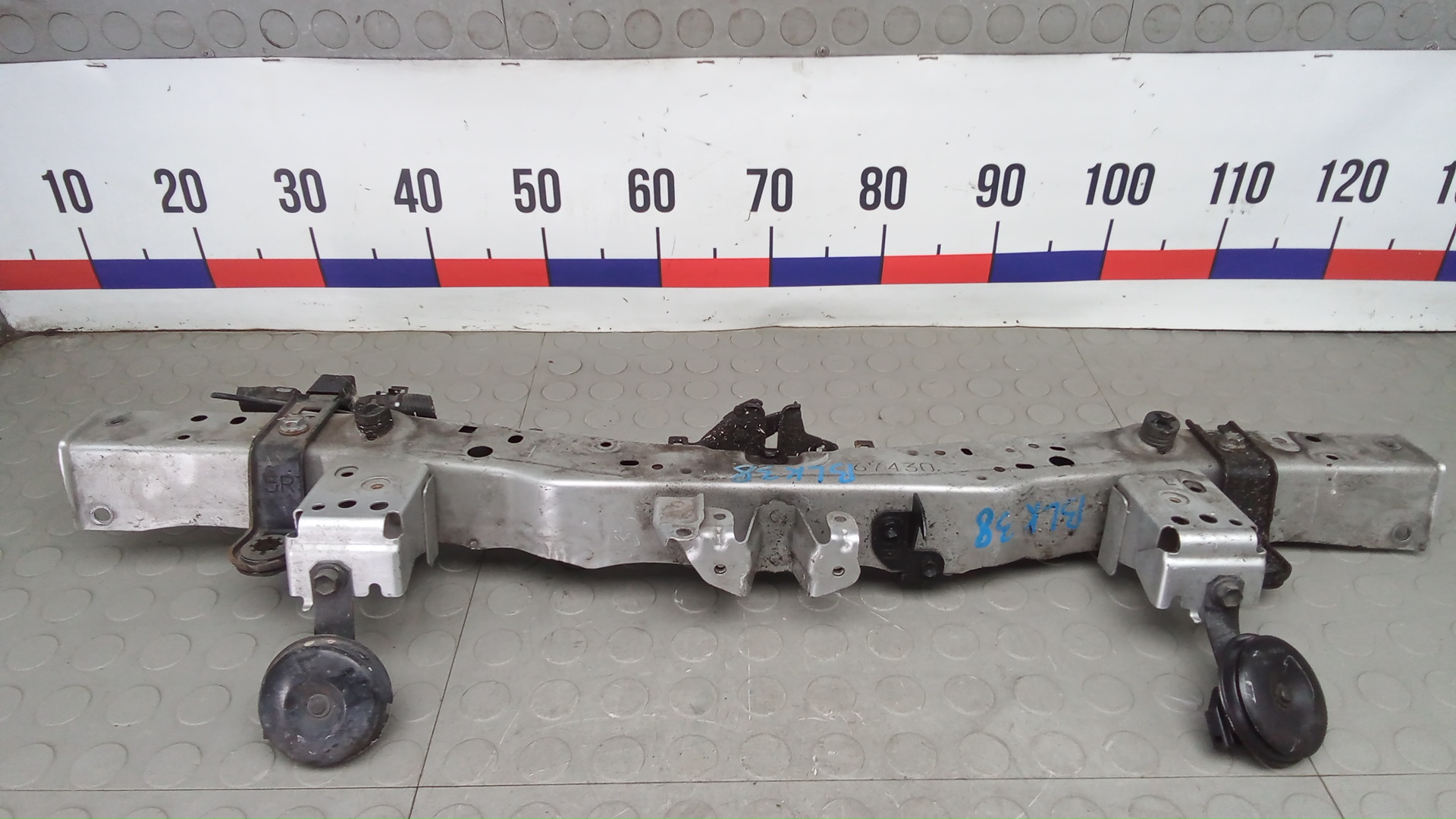 Рамка капота Toyota Prius XW30