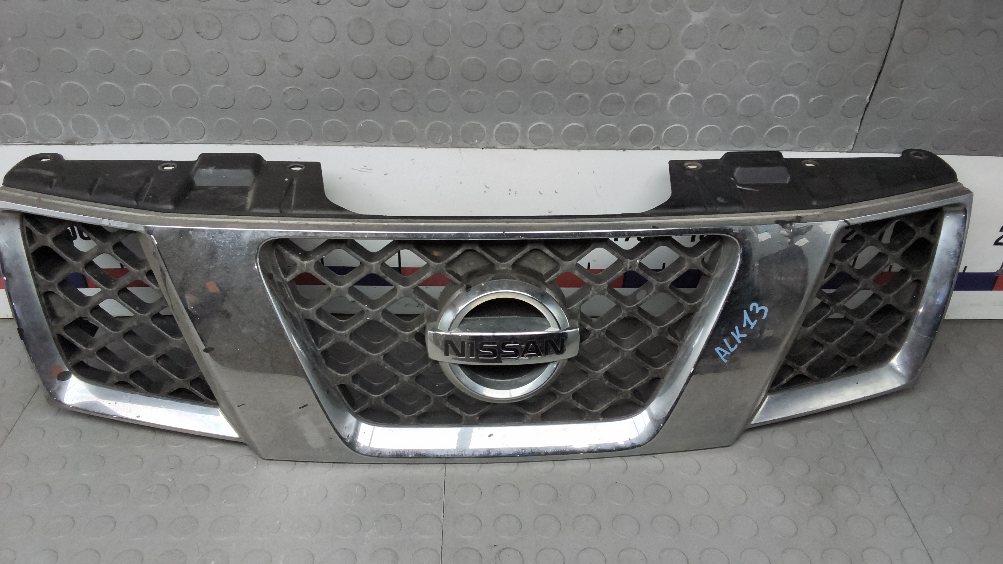 Решетка радиатора Nissan Navara D40