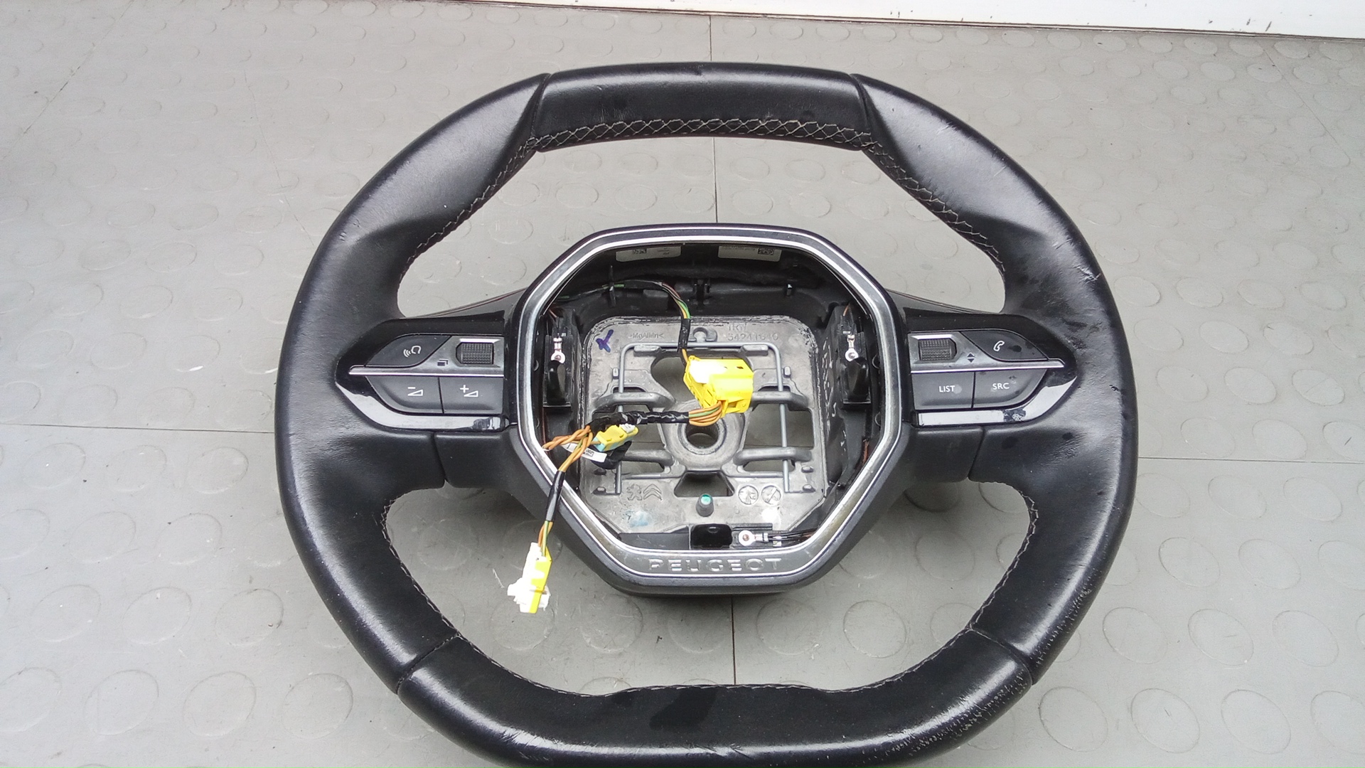 Руль Peugeot 3008 2