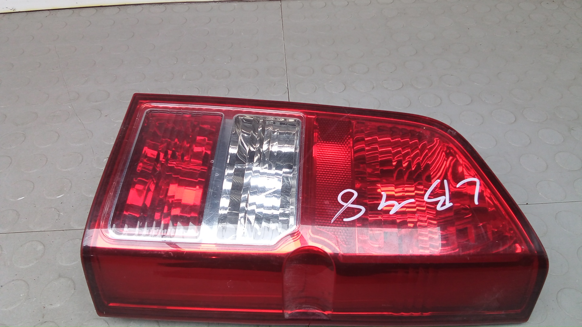 Фонарь задний правый Nissan Pathfinder R51