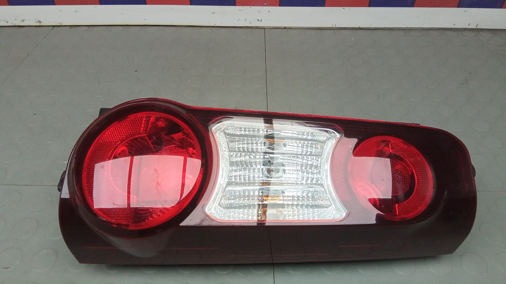 Фонарь задний правый Citroen Berlingo 2