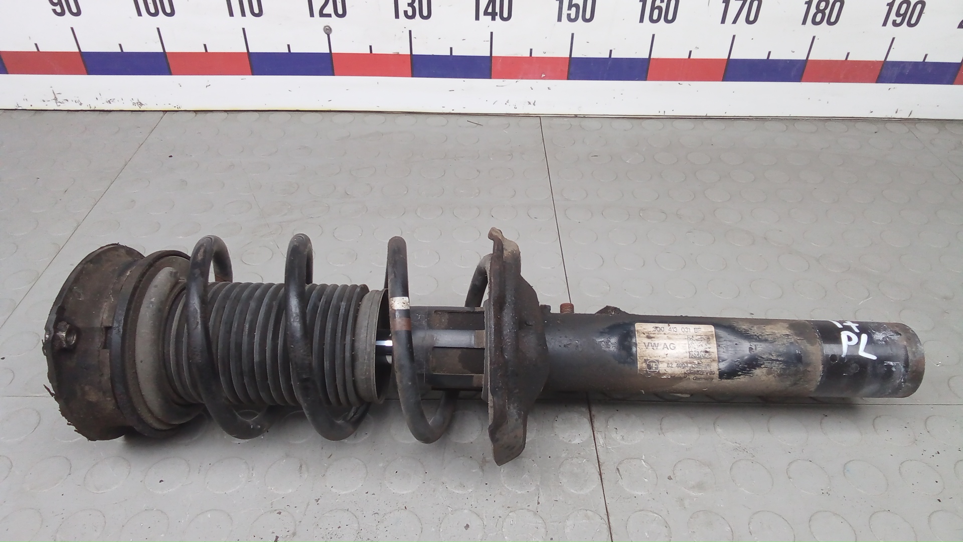 Стойка передняя левая Volkswagen Passat B8