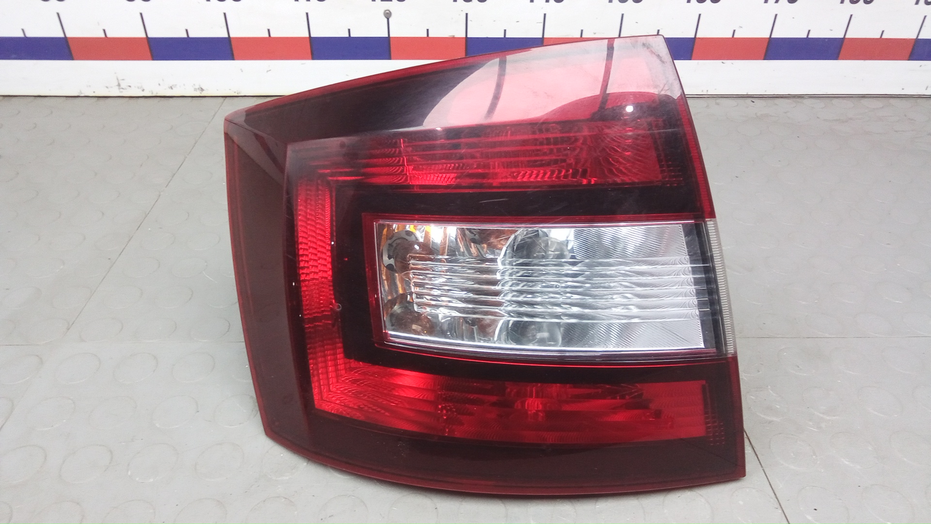 Фонарь задний левый Skoda Rapid