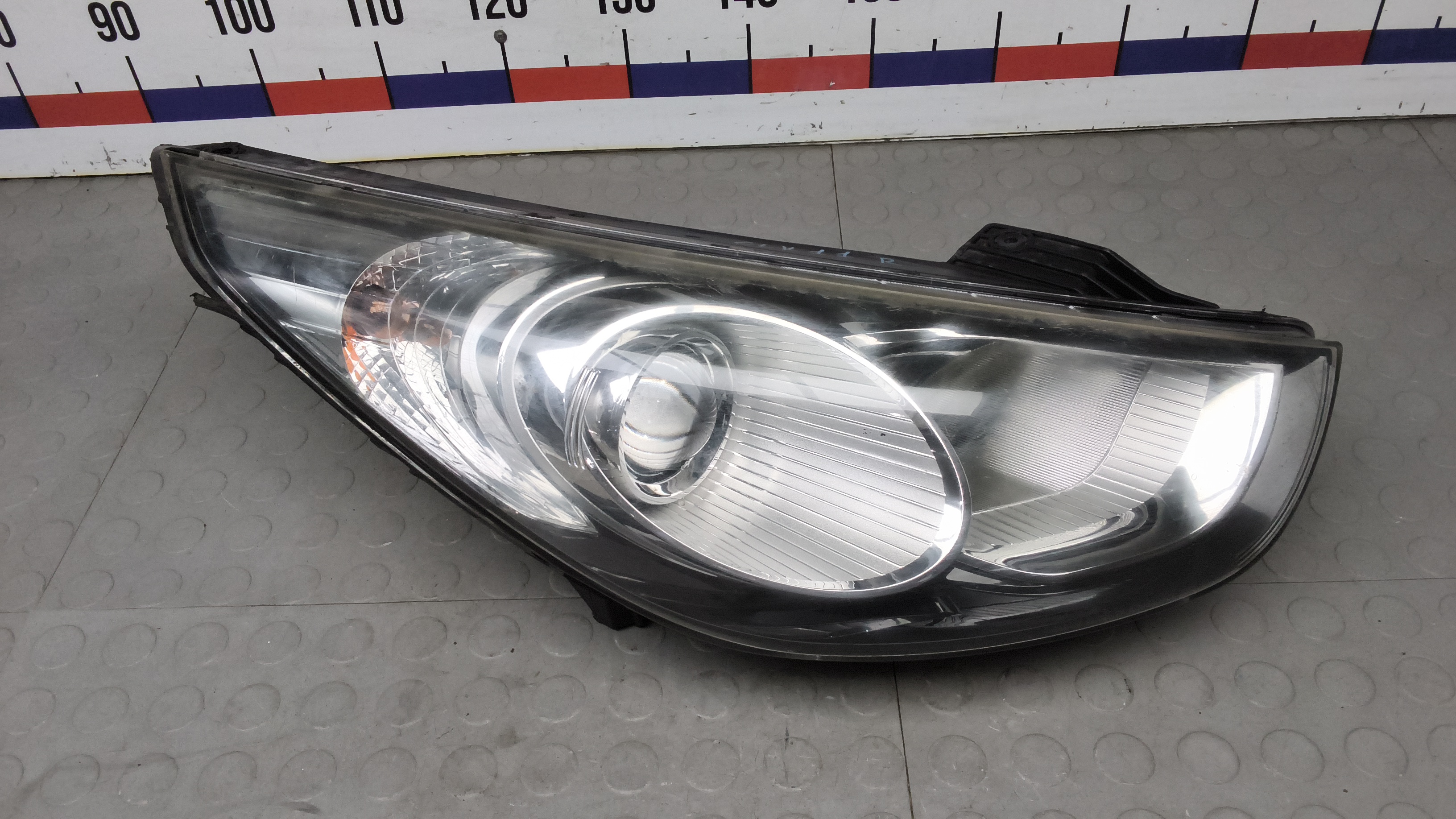 Фара правая Hyundai ix35 1