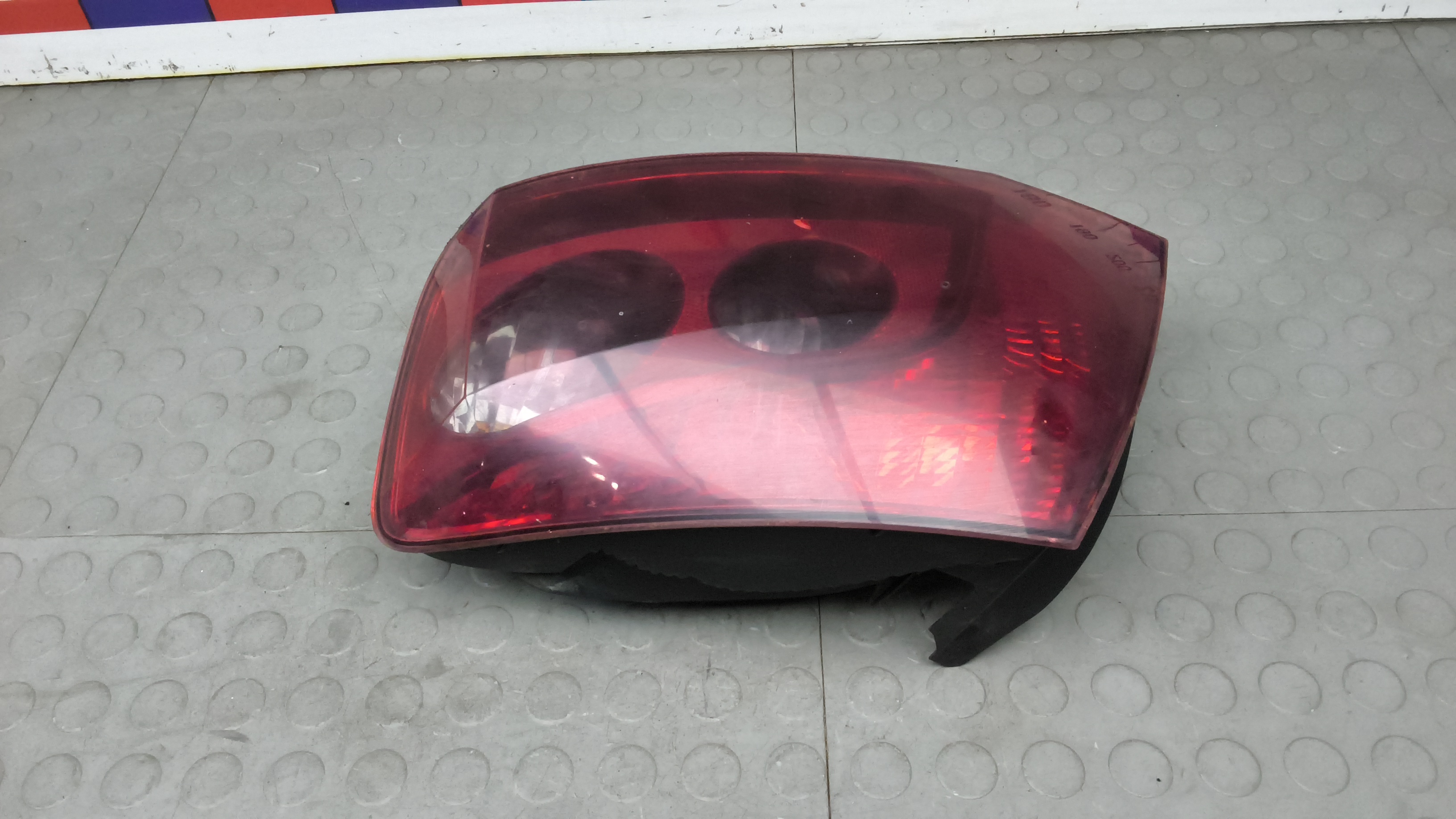 Фонарь задний правый Peugeot 407