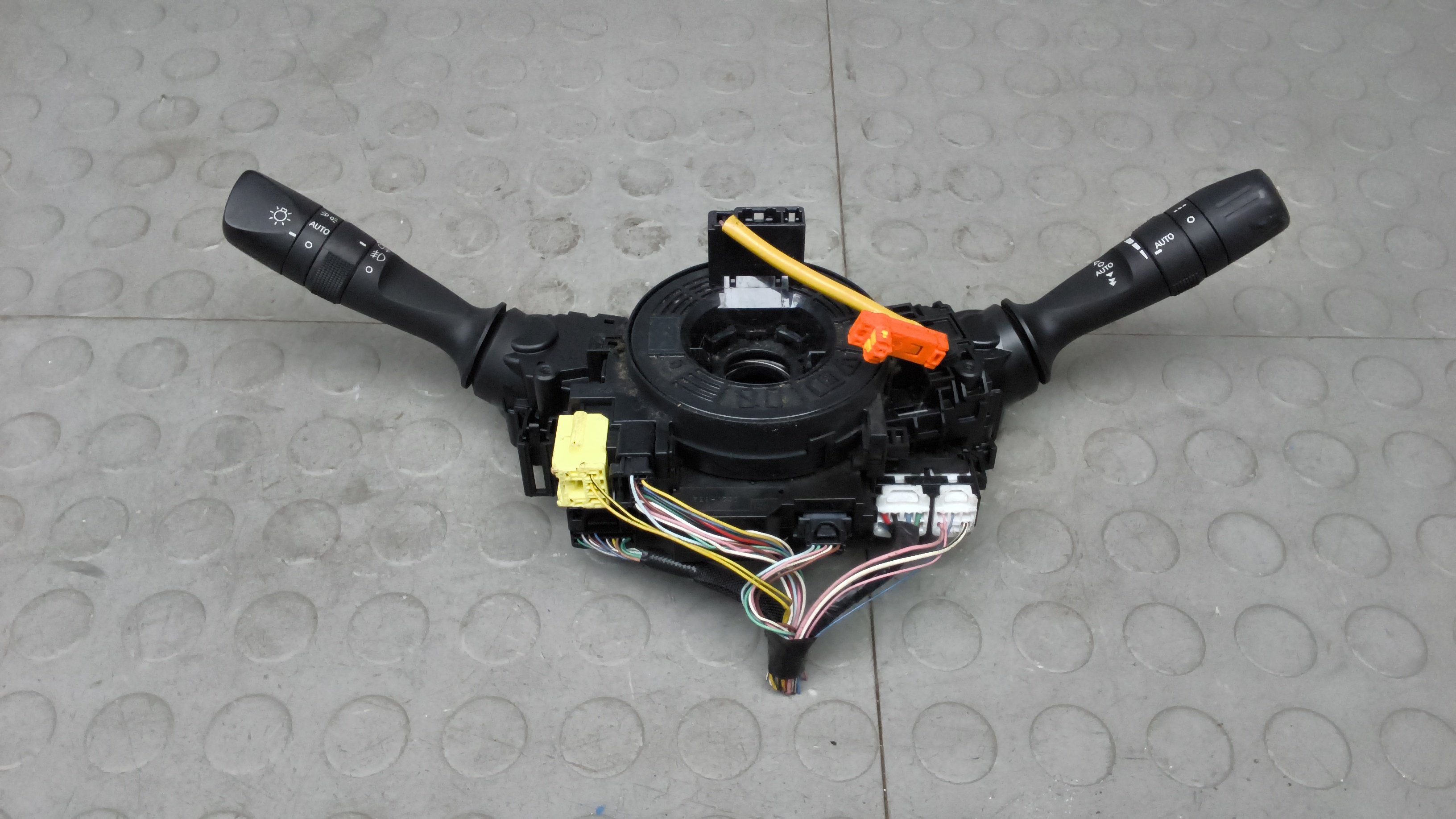 Переключатель поворотов и дворников (стрекоза) Toyota RAV4 CA40