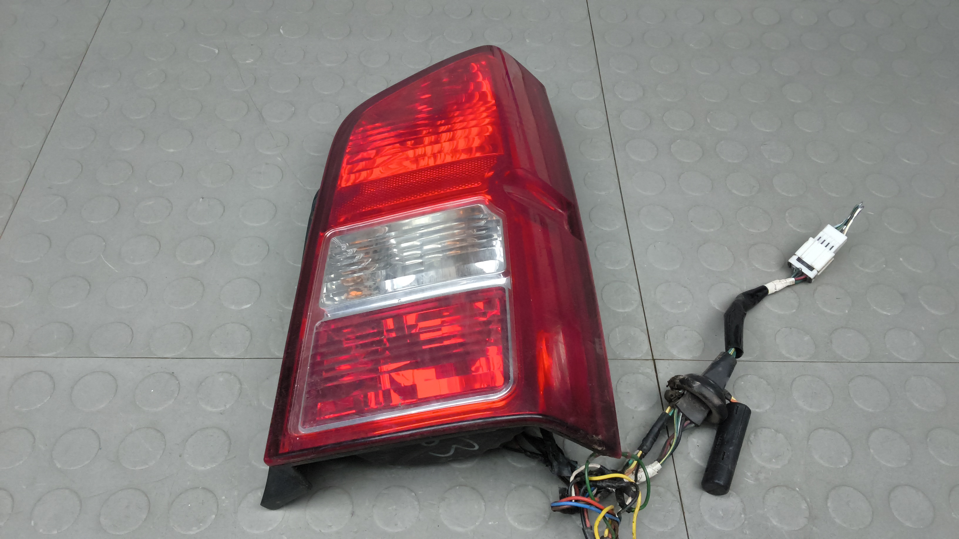 Фонарь задний правый Nissan Pathfinder R51