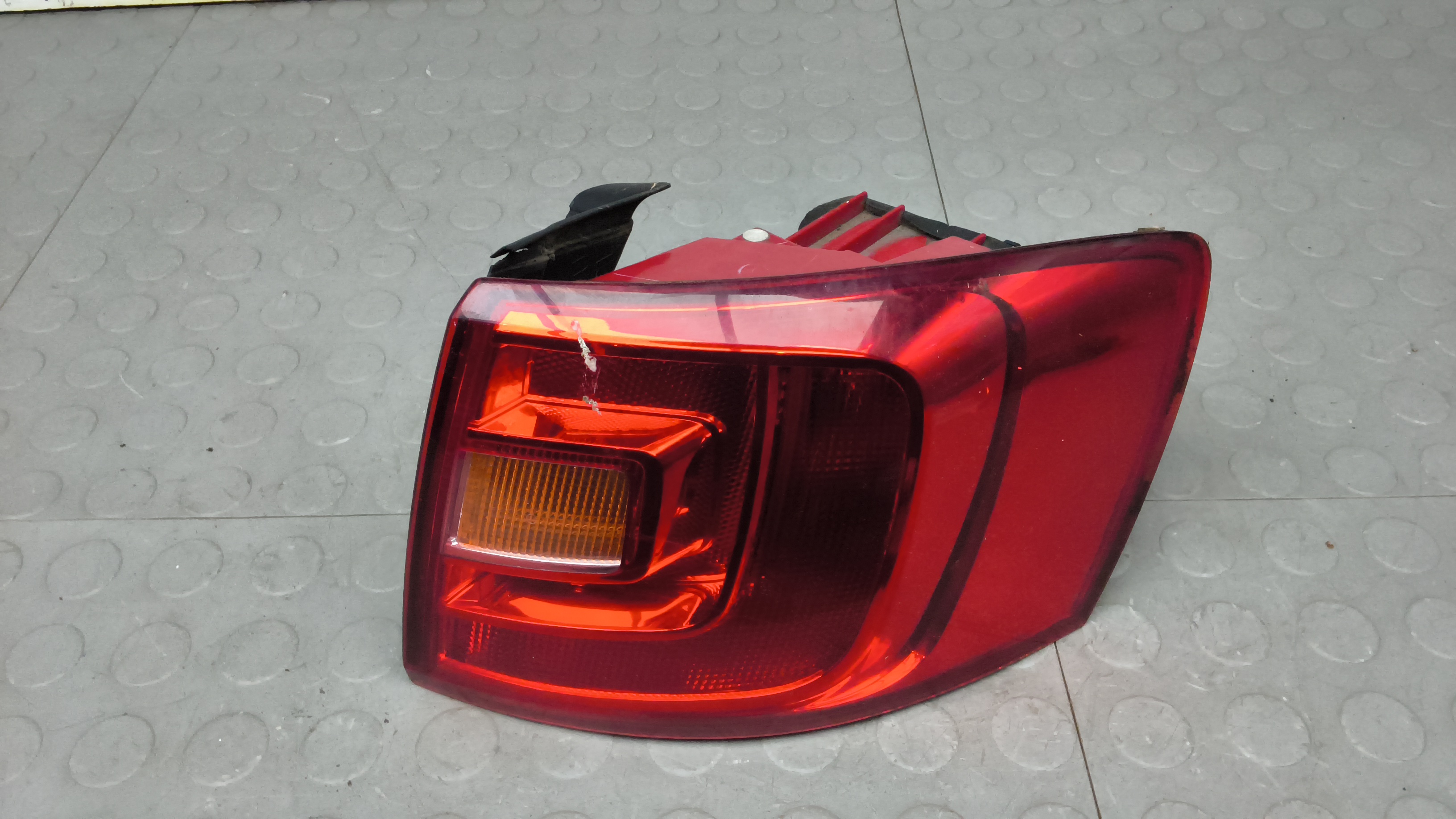 Фонарь задний правый Volkswagen Jetta 6